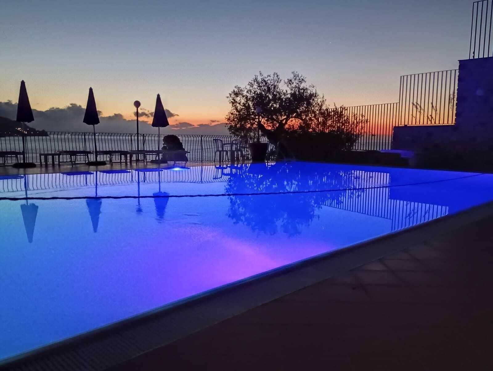 Vista Piscina BAY PALACE MAZZARO'