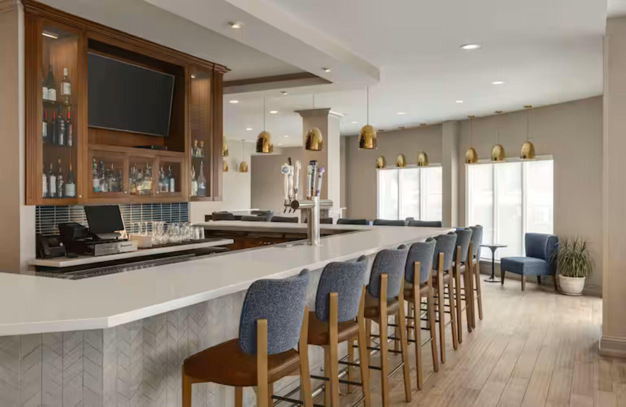 Bar/Salón Hilton Garden Inn Riverhead