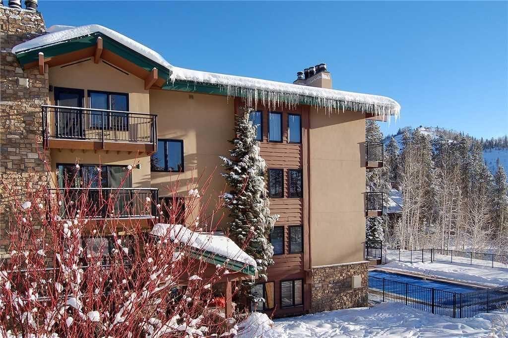 Vista Exterior Scandinavian Lodge And Condominiums by Pioneer Ridge Mgmt