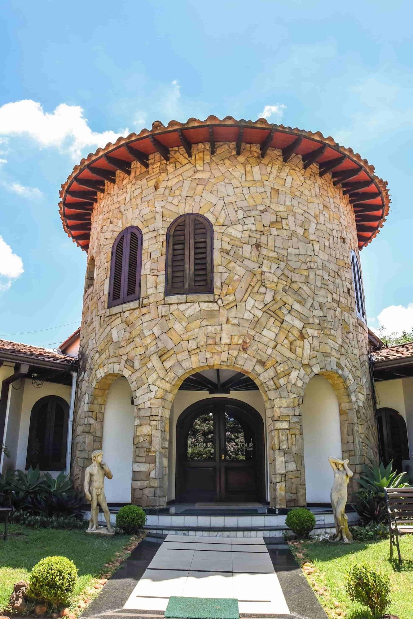 Varios La Tour Hotel Boutique