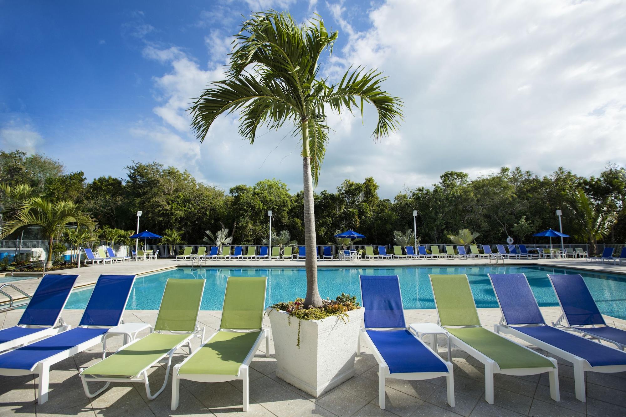Vista Piscina Ocean Pointe Suites at Key Largo
