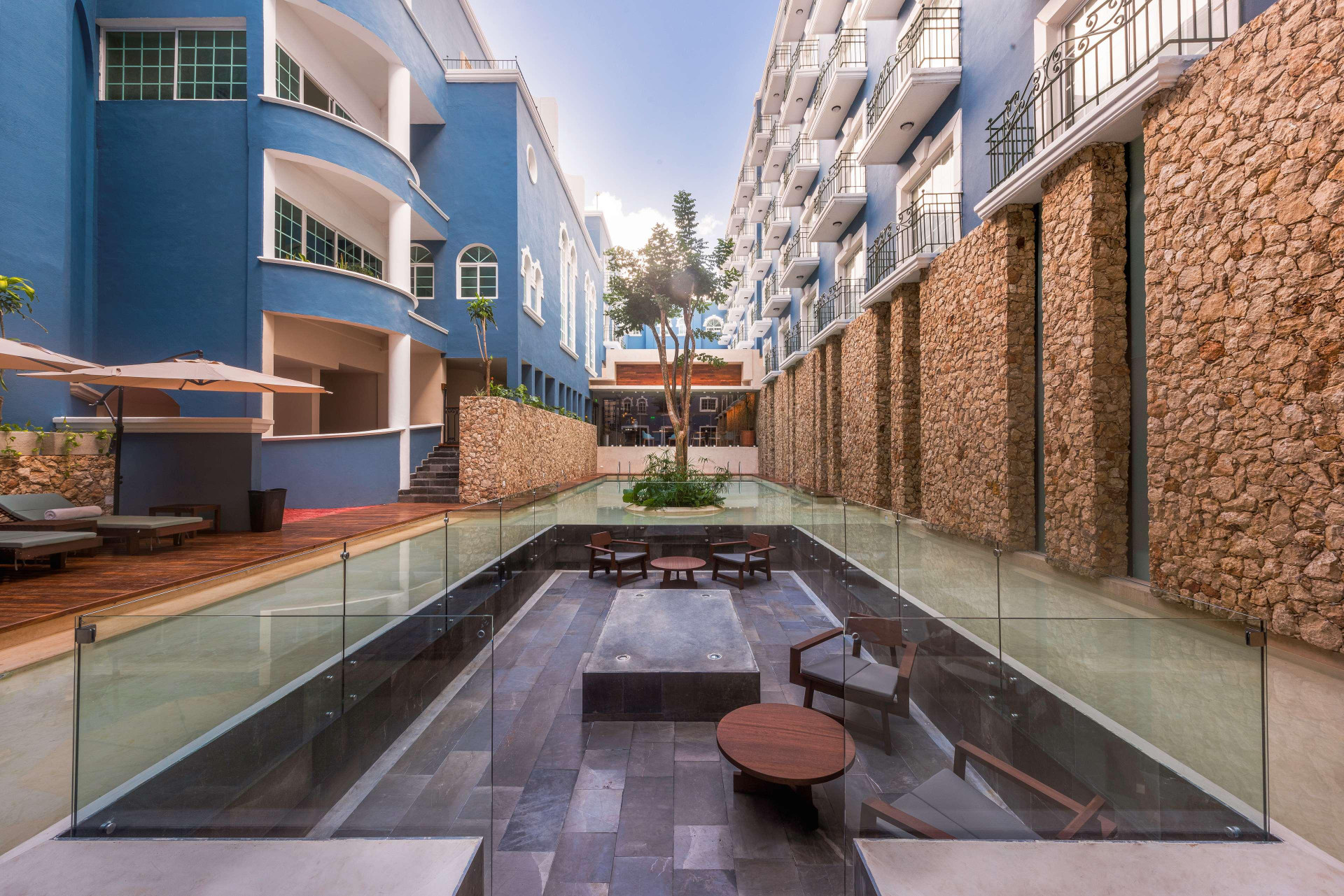 Vista Piscina Villa Mercedes Merida, Curio Collection by Hilton