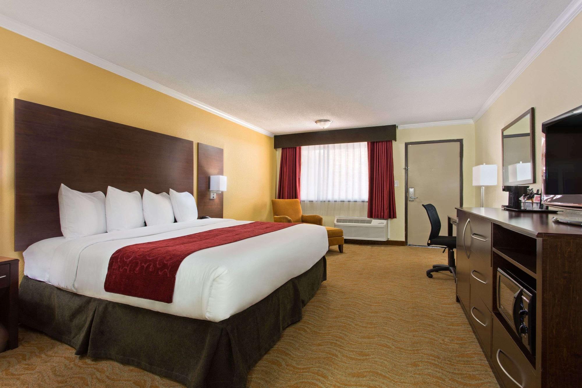 Habitación Ramada by Wyndham Tampa Westshore Airport South
