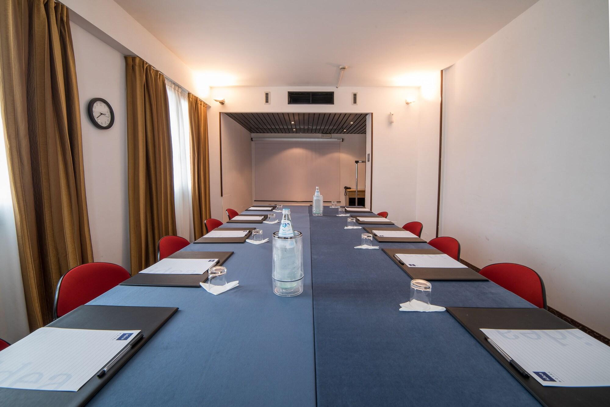 Sala de Reuniones Idea Hotel Piacenza