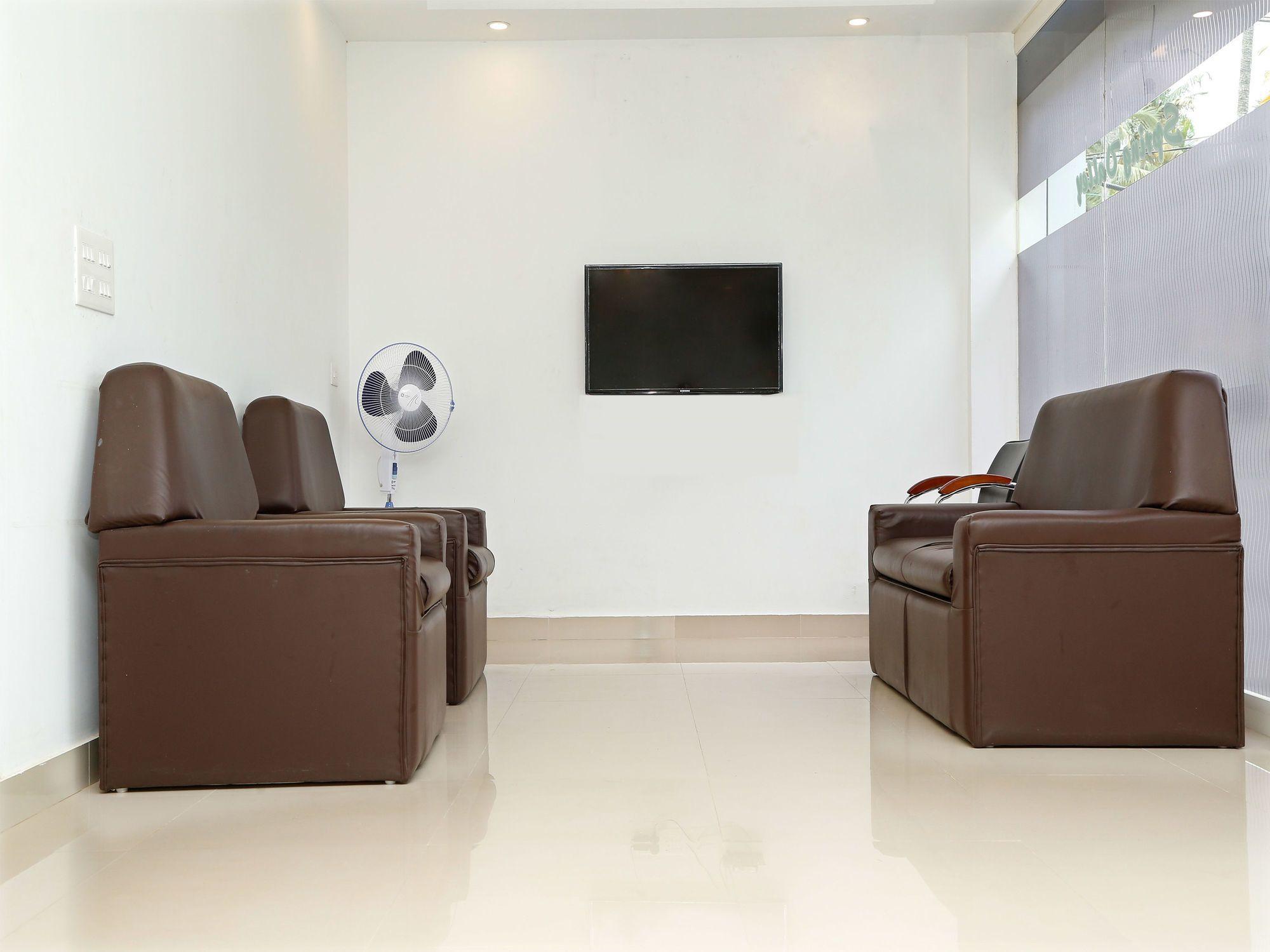 Vista Lobby OYO 9557 near KIMS Hospital