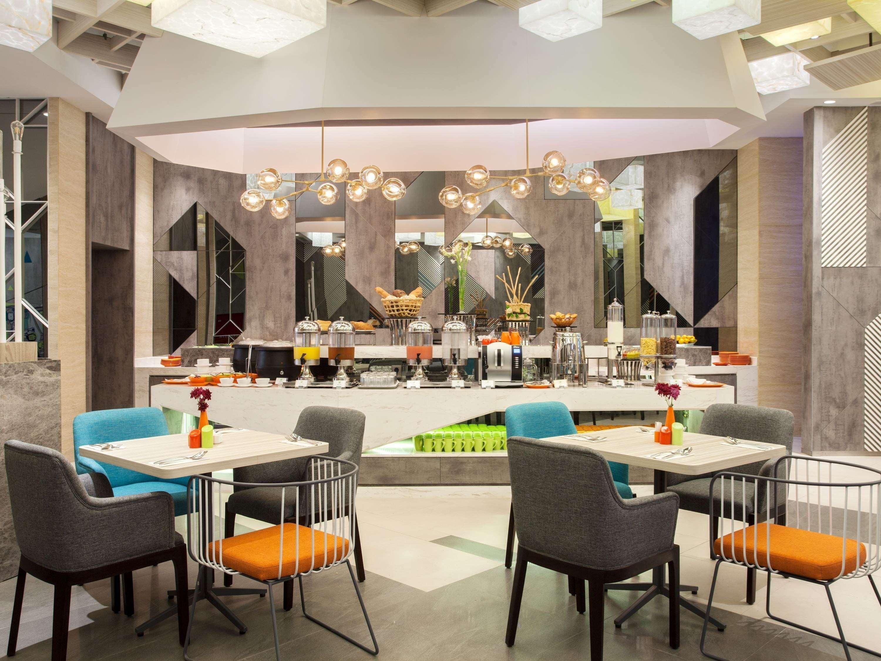 Restaurant ibis Styles Medan Pattimura