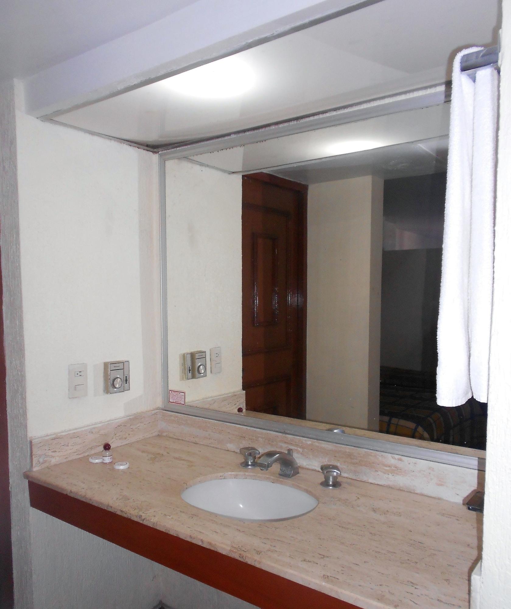 Equipamiento de Habitación Del Real Hotel & Suites