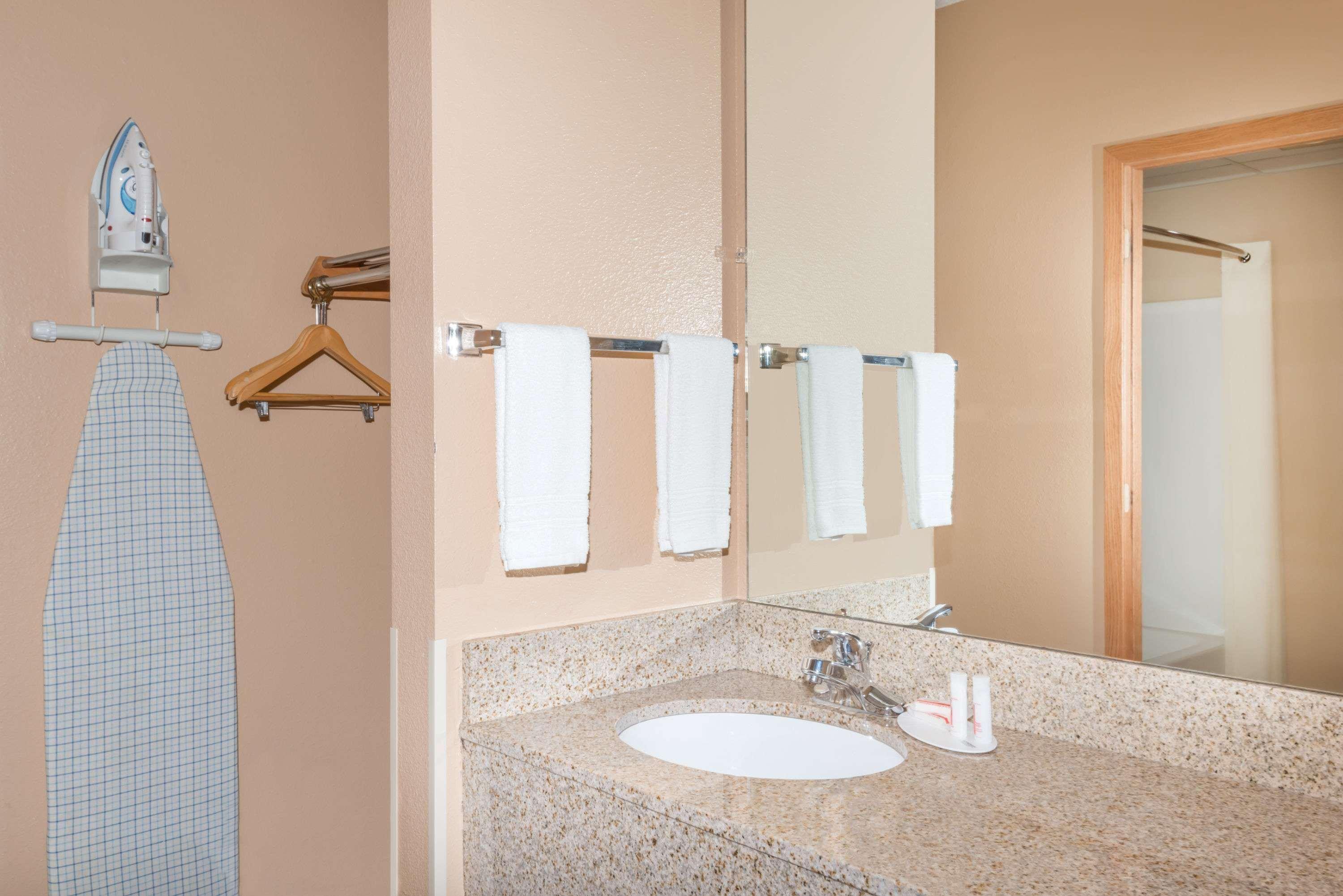 Restaurant Super 8 by Wyndham Fort Dodge IA