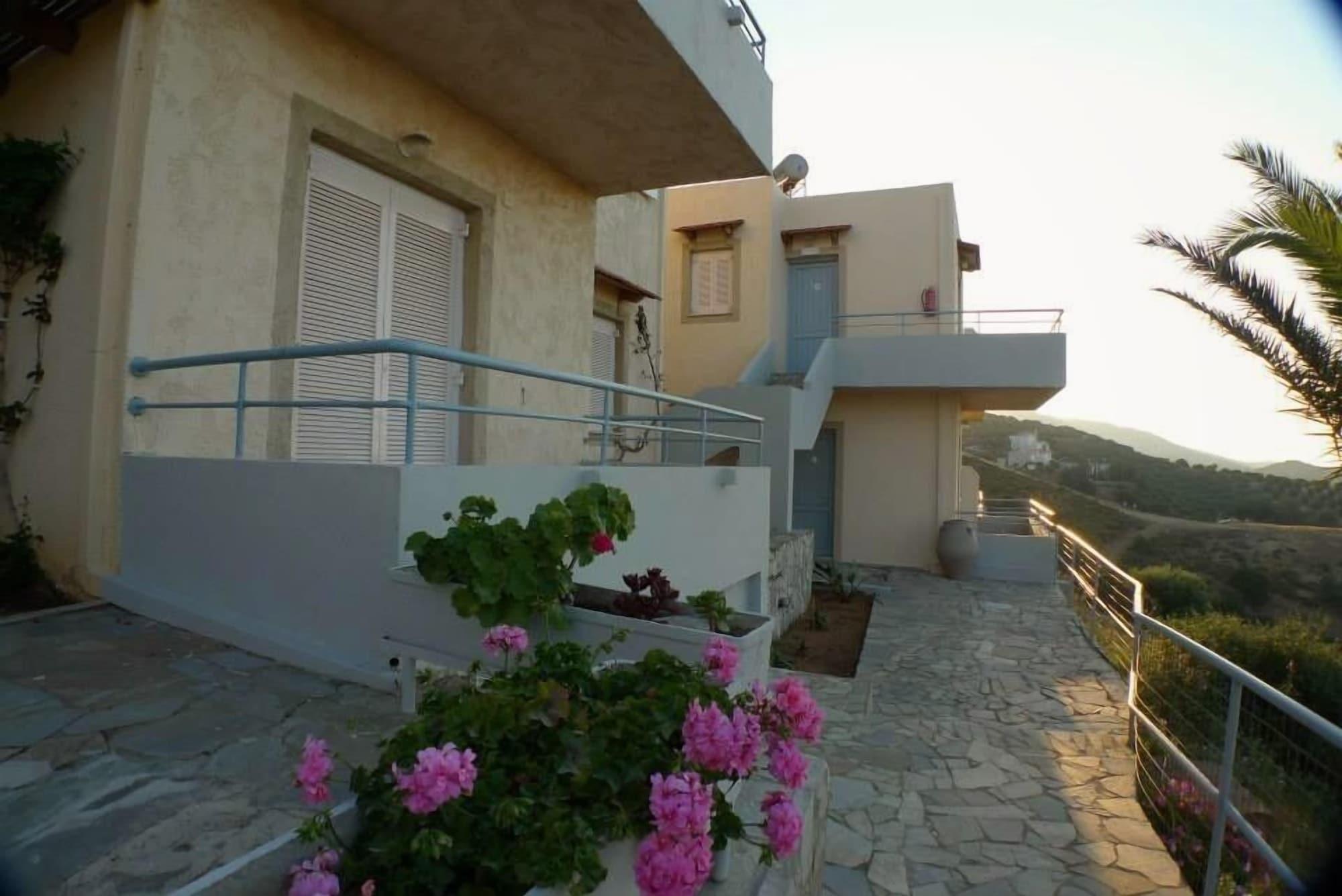Vista Exterior Bellair Village