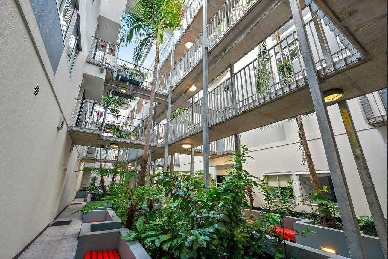 Vista Lobby Miro Apartments
