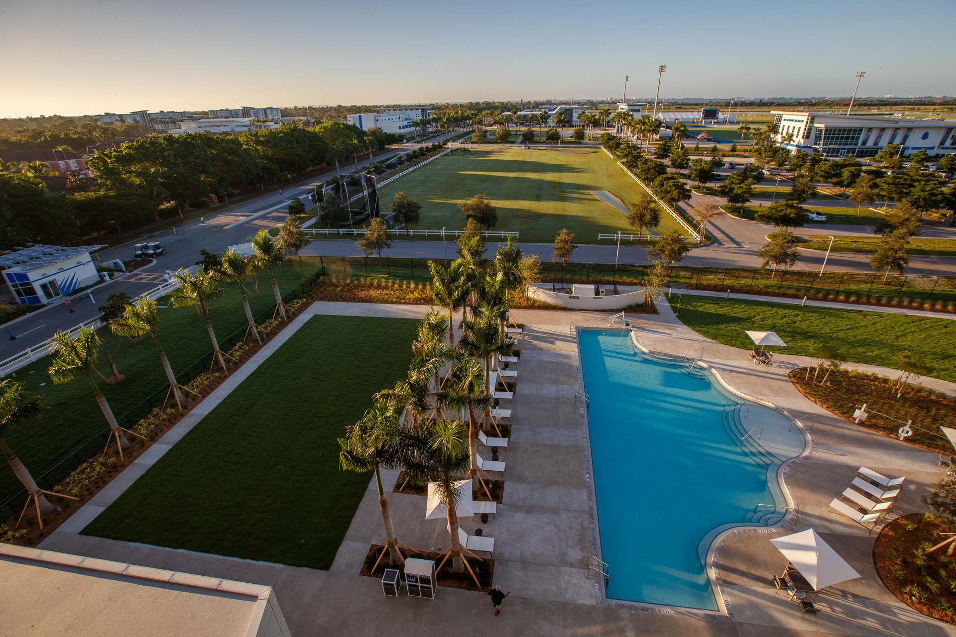 Vista Exterior Legacy Hotel at IMG Academy
