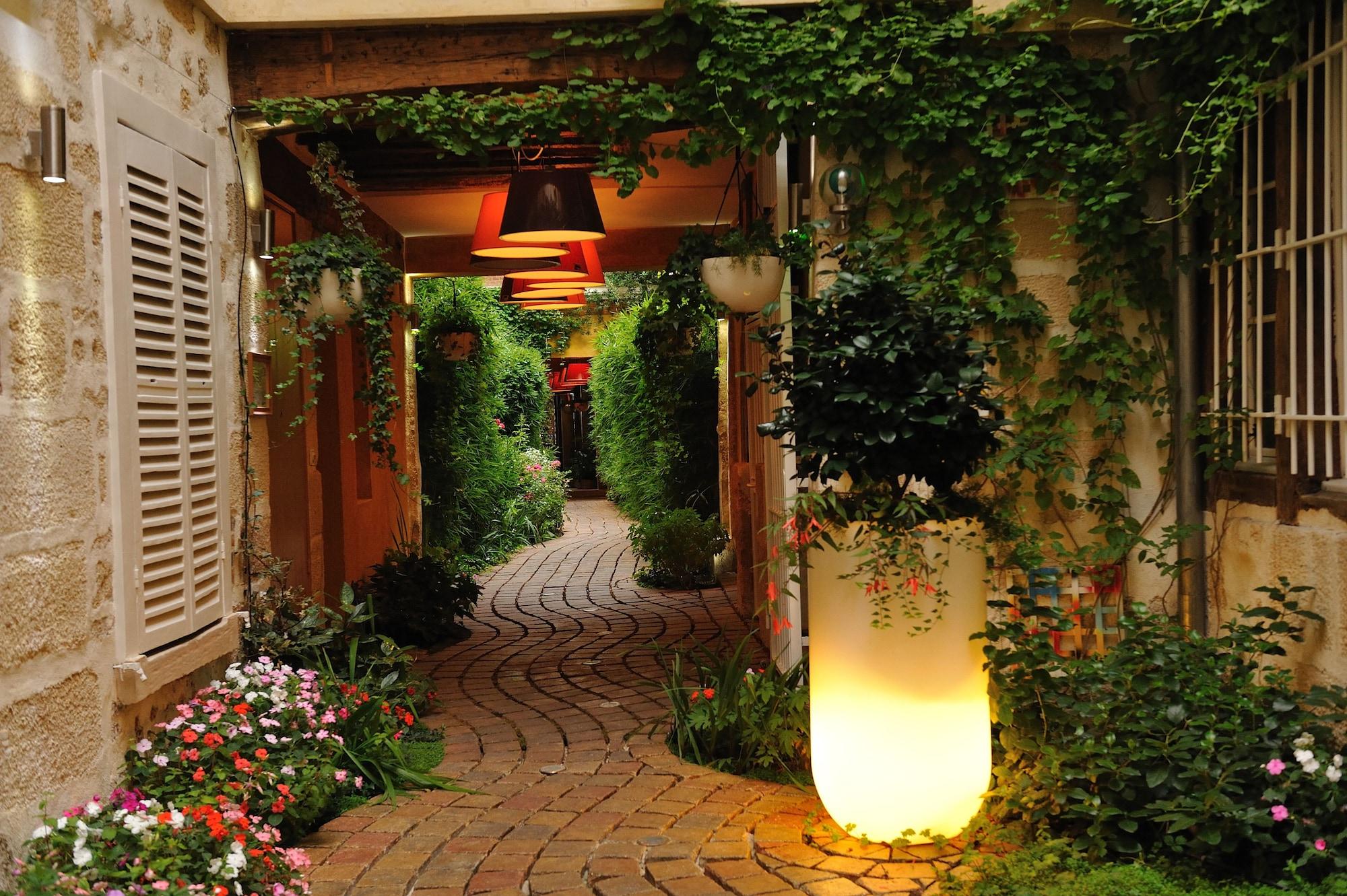 Varios Les Patios du Marais
