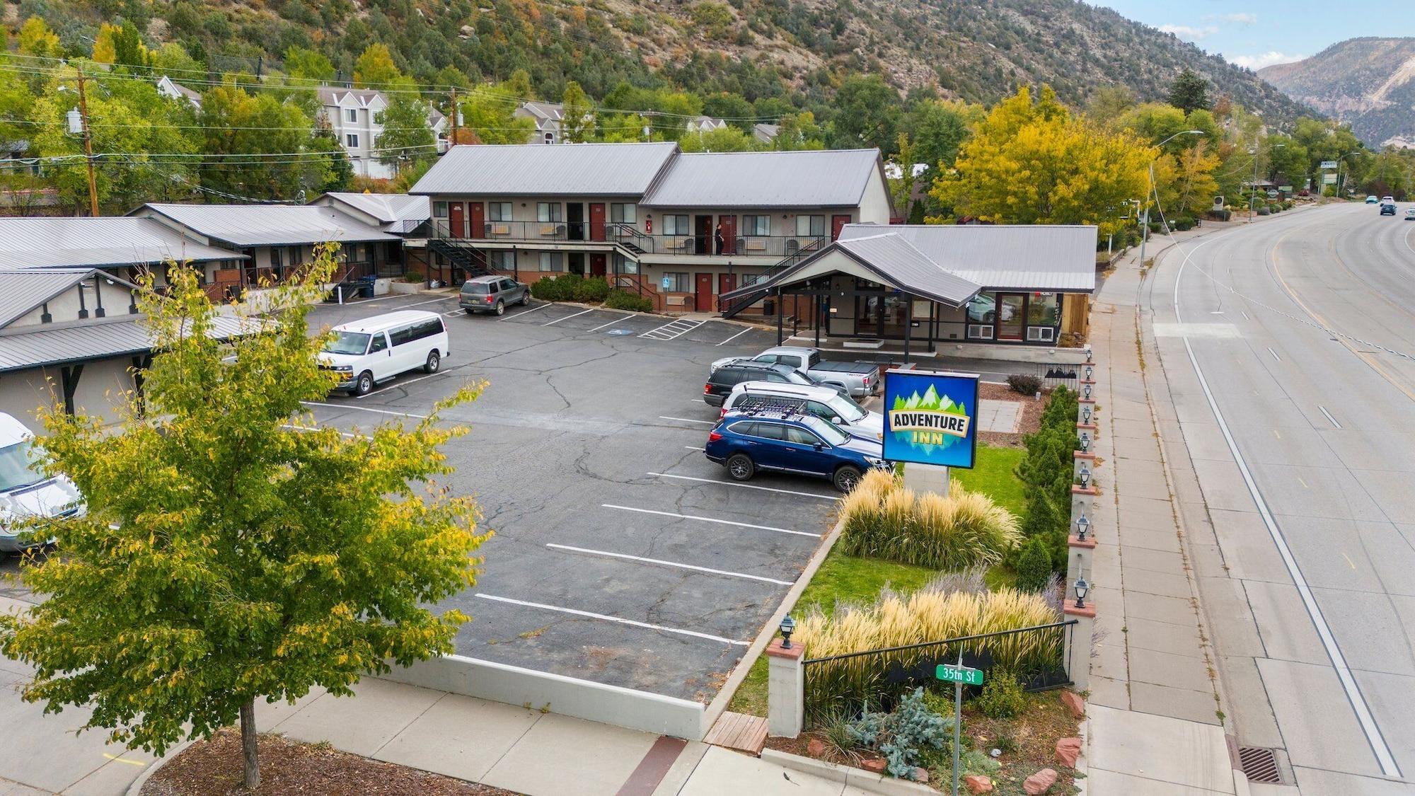 Vista Exterior Adventure Inn Durango