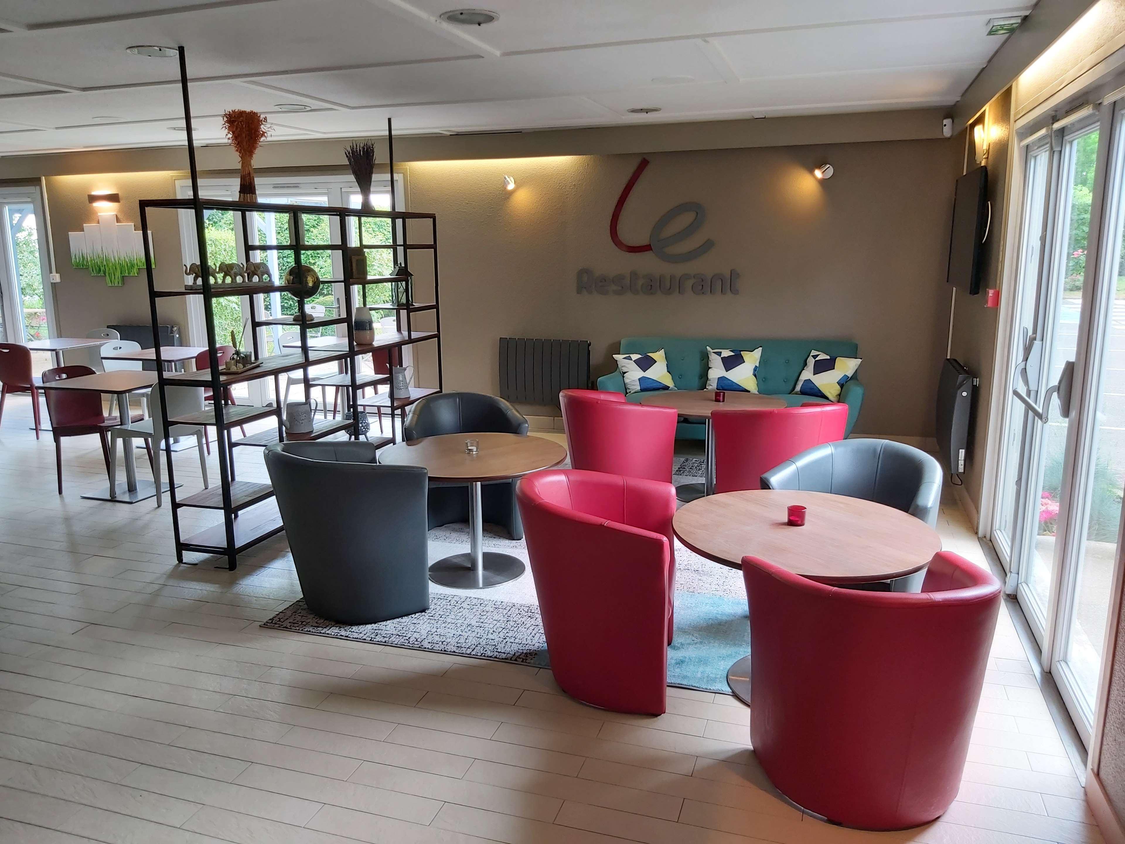 Bar/Salón Campanile Versailles Buc