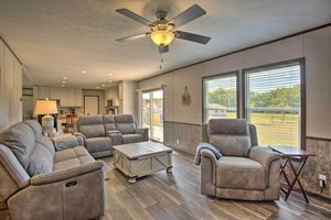 Alquiler Vacacional - Family-friendly Madill Home: Peaceful Setting