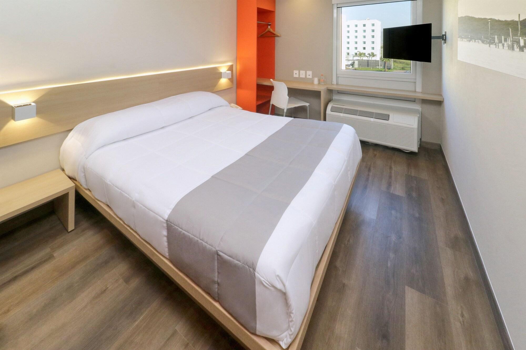 Varios City Express Junior by Marriott Tijuana Otay