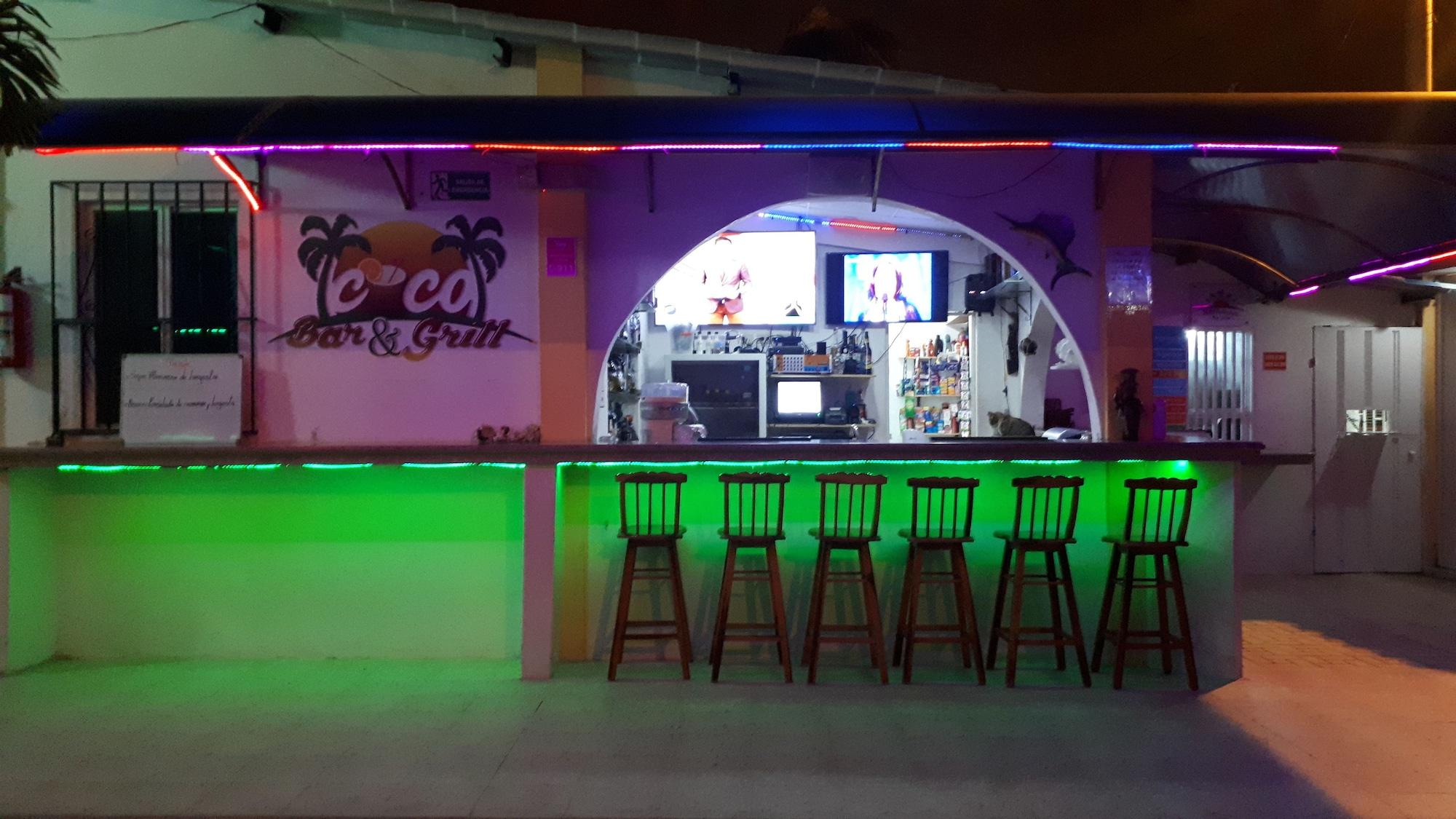 Bar/Salón Hostal Palmeras Playa Milina