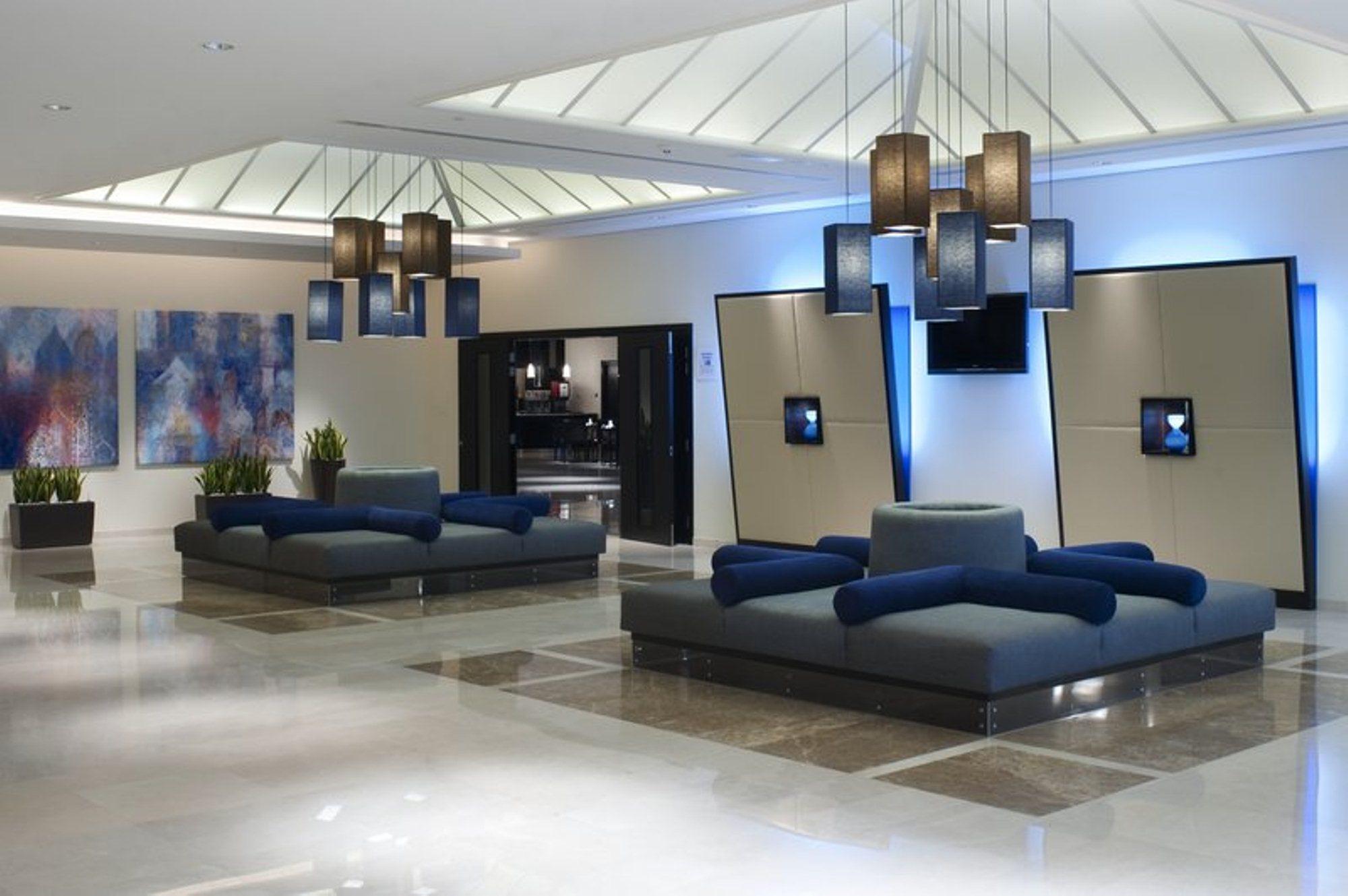 Vista do lobby Holiday Inn Express Dubai Airport