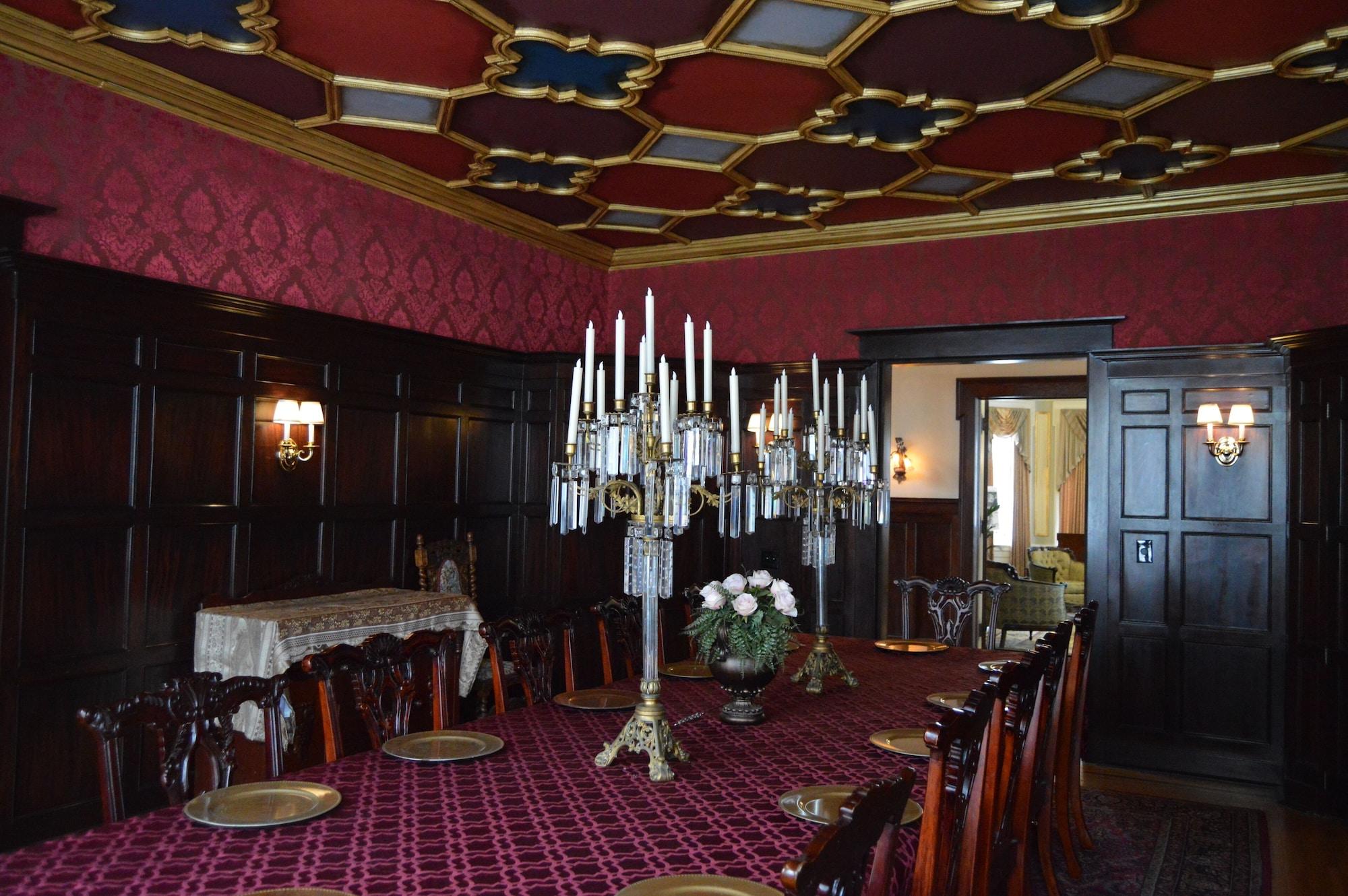 Restaurant 300 Clifton