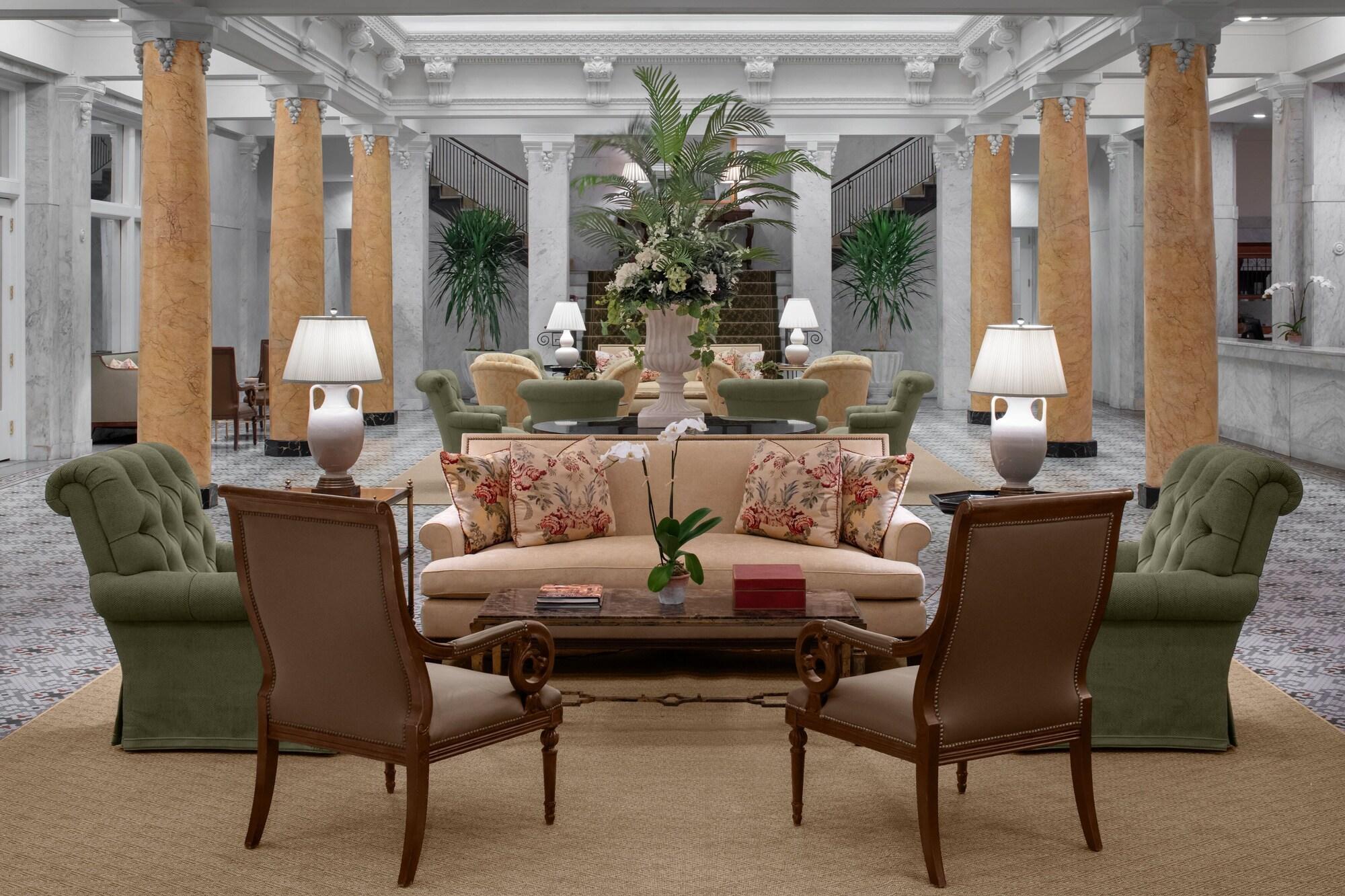 Vista Lobby Capital Hotel