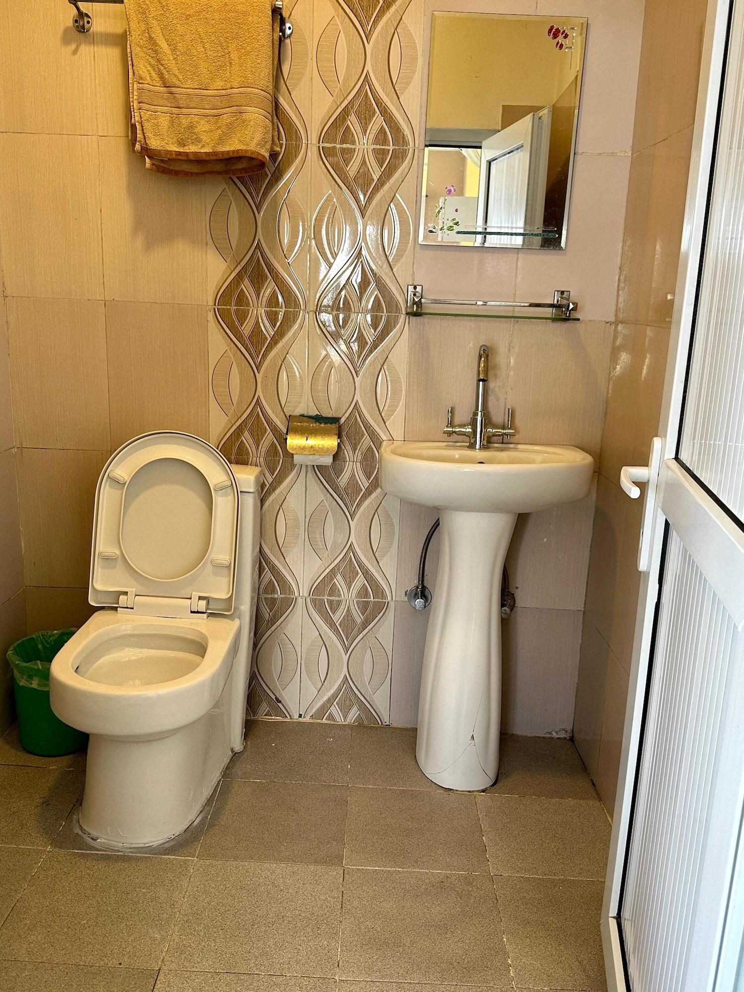 Equipamiento de Habitación High Ground Inn and Rooftop Restaurant