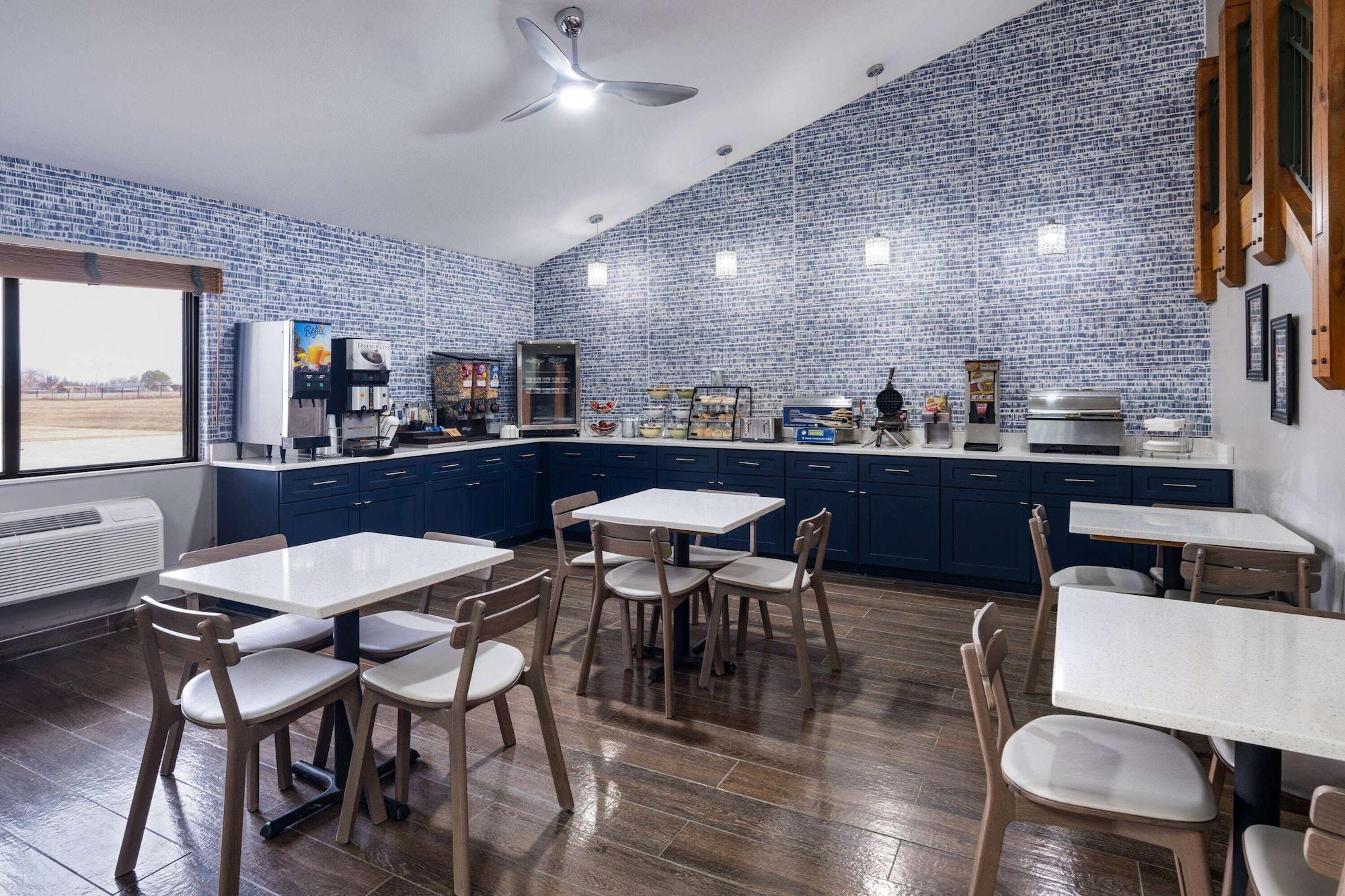 Restaurant AmericInn by Wyndham Stuart