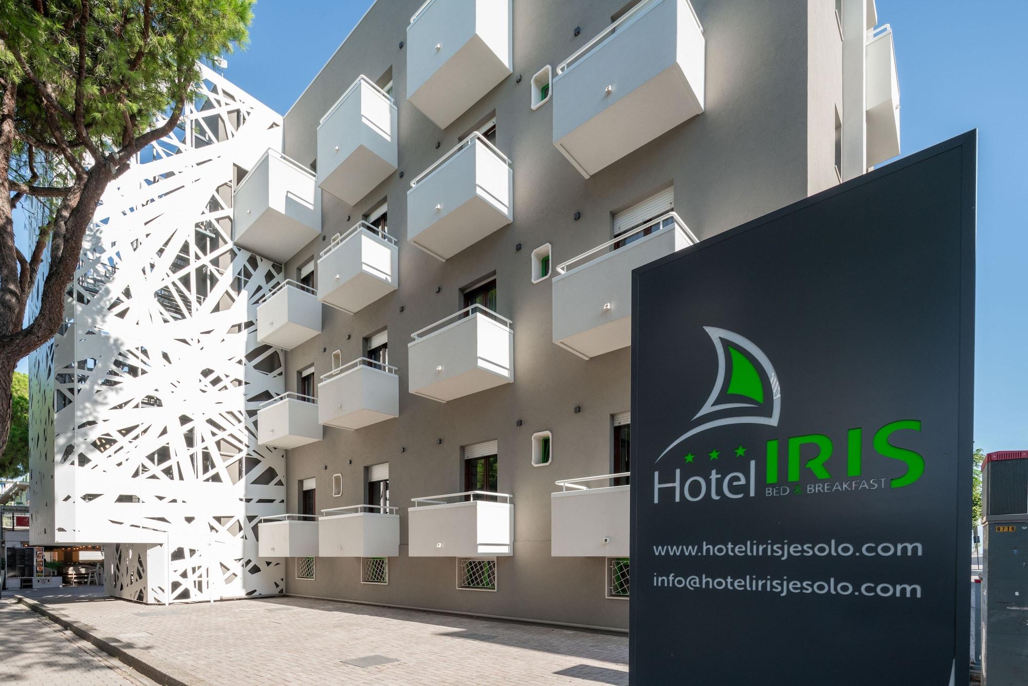 Vista Exterior Hotel Iris