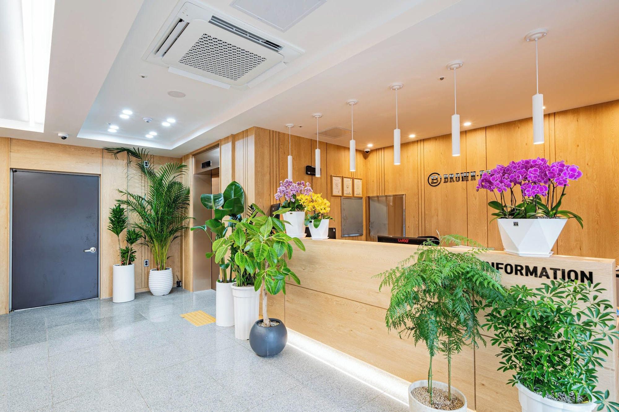 Vista Lobby Mokpo Brown Dot Hotel Namak Branch
