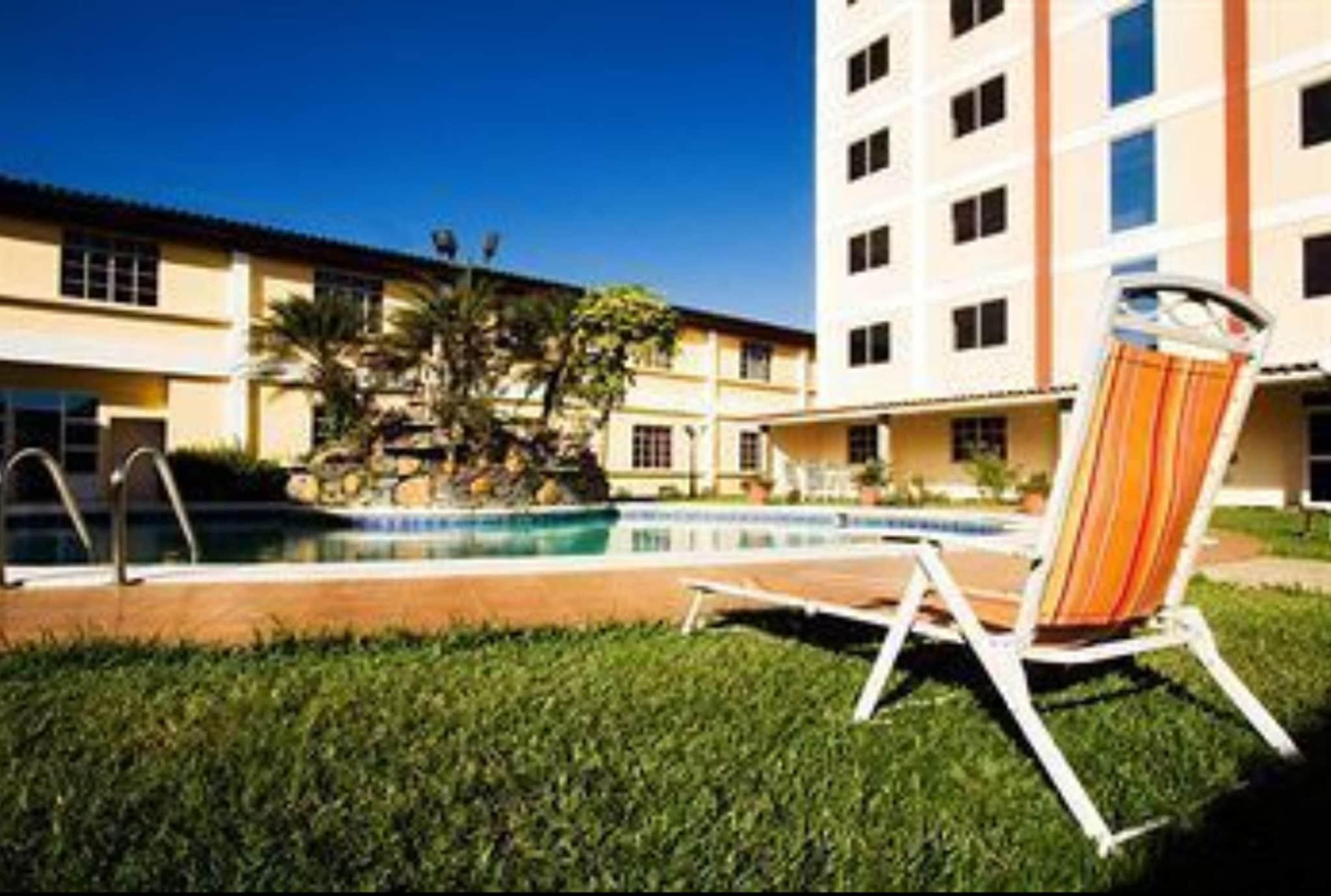 Varios Tolteka Plaza