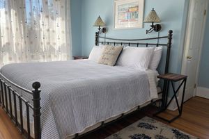 Alquiler Vacacional - Bolton Landing Bliss - steps to Lake George, beach, downtown Bolton