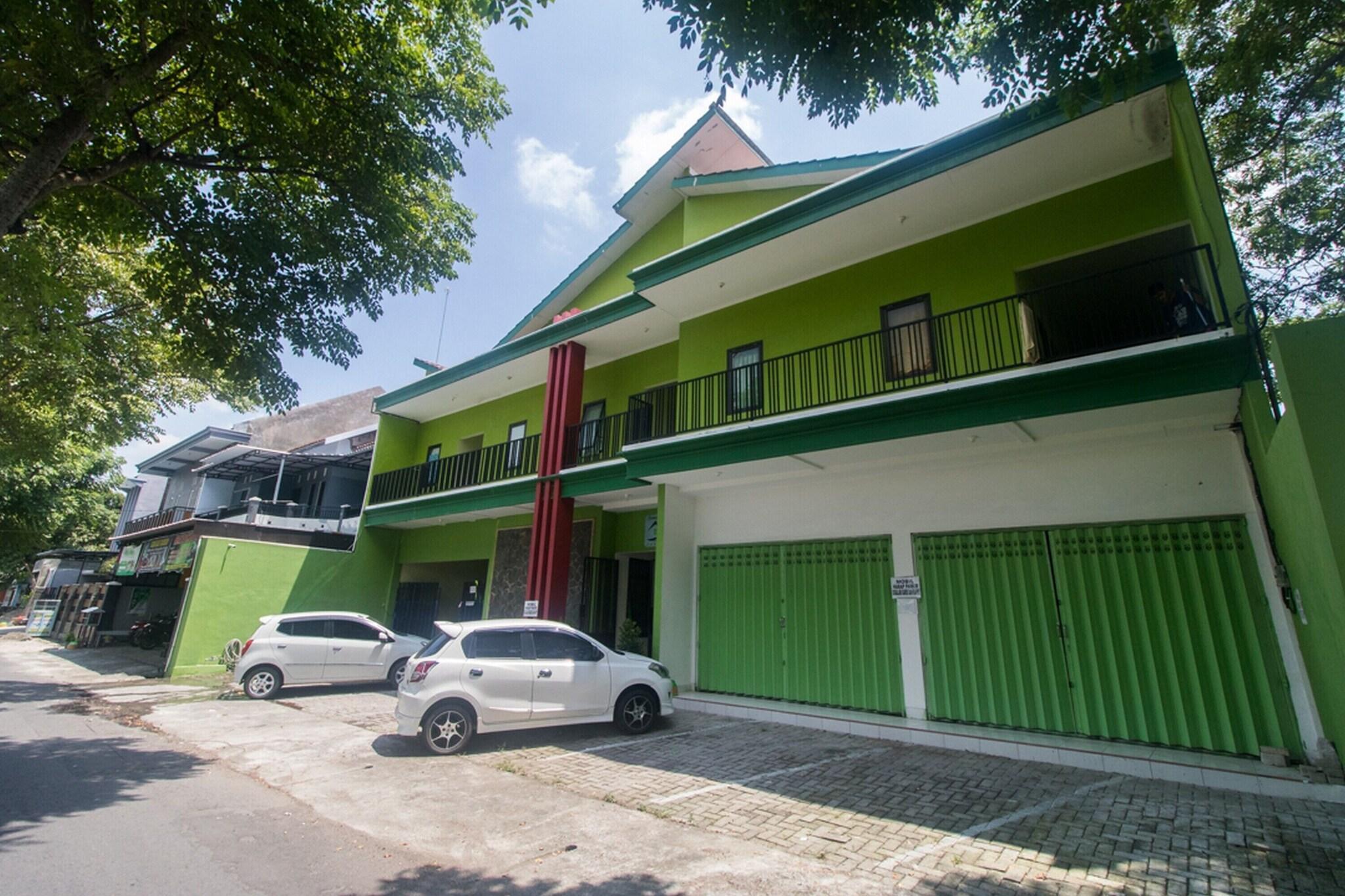 Vista Exterior RedDoorz Syariah near Stasiun Madiun
