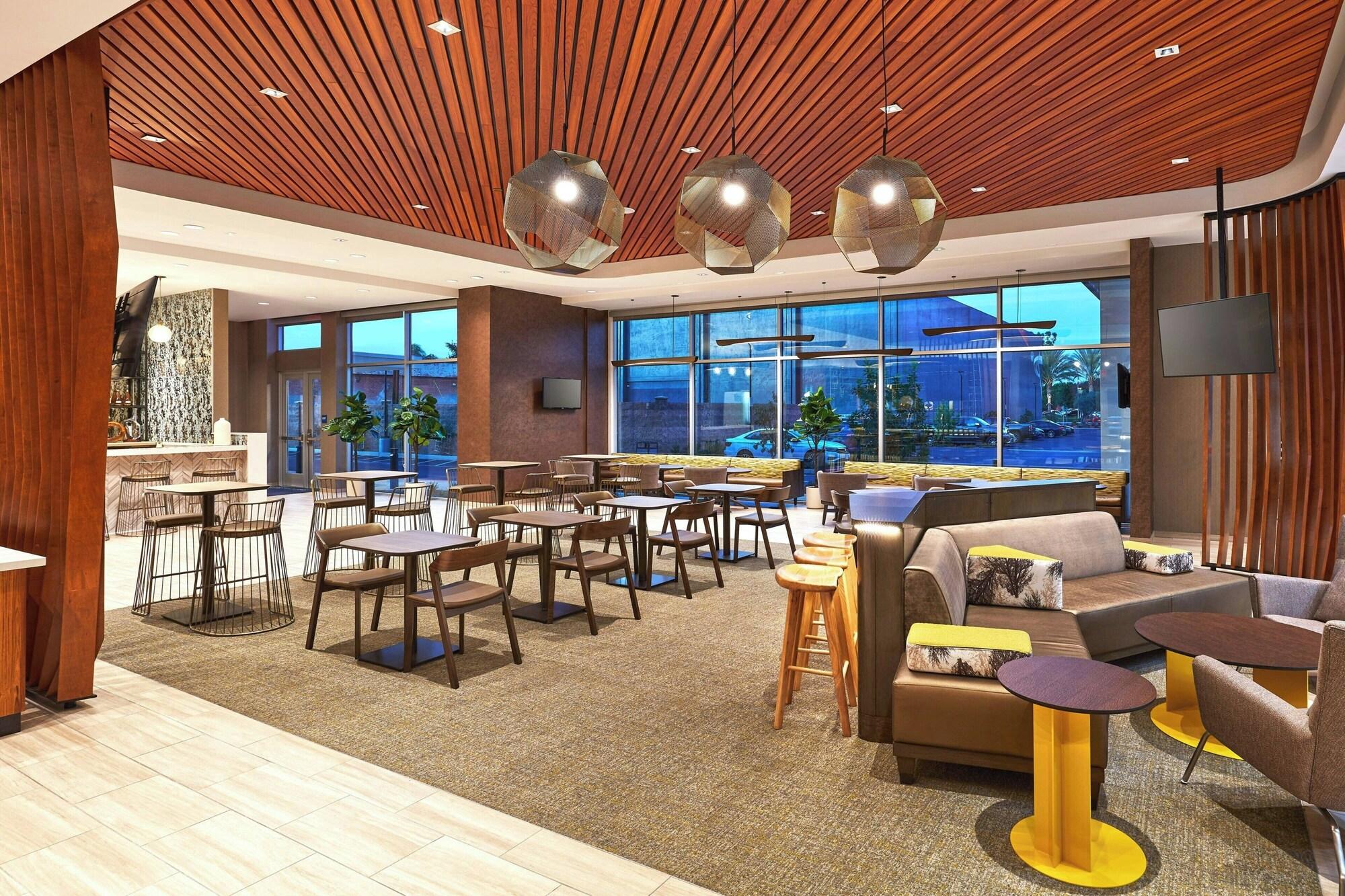 Vista Lobby SpringHill Suites by Marriott Los Angeles Downey