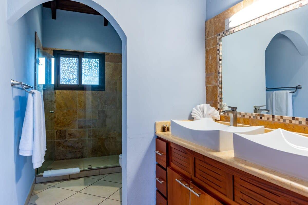 Baño Modern - immaculate unit in Flamingo with spectacular ocean views