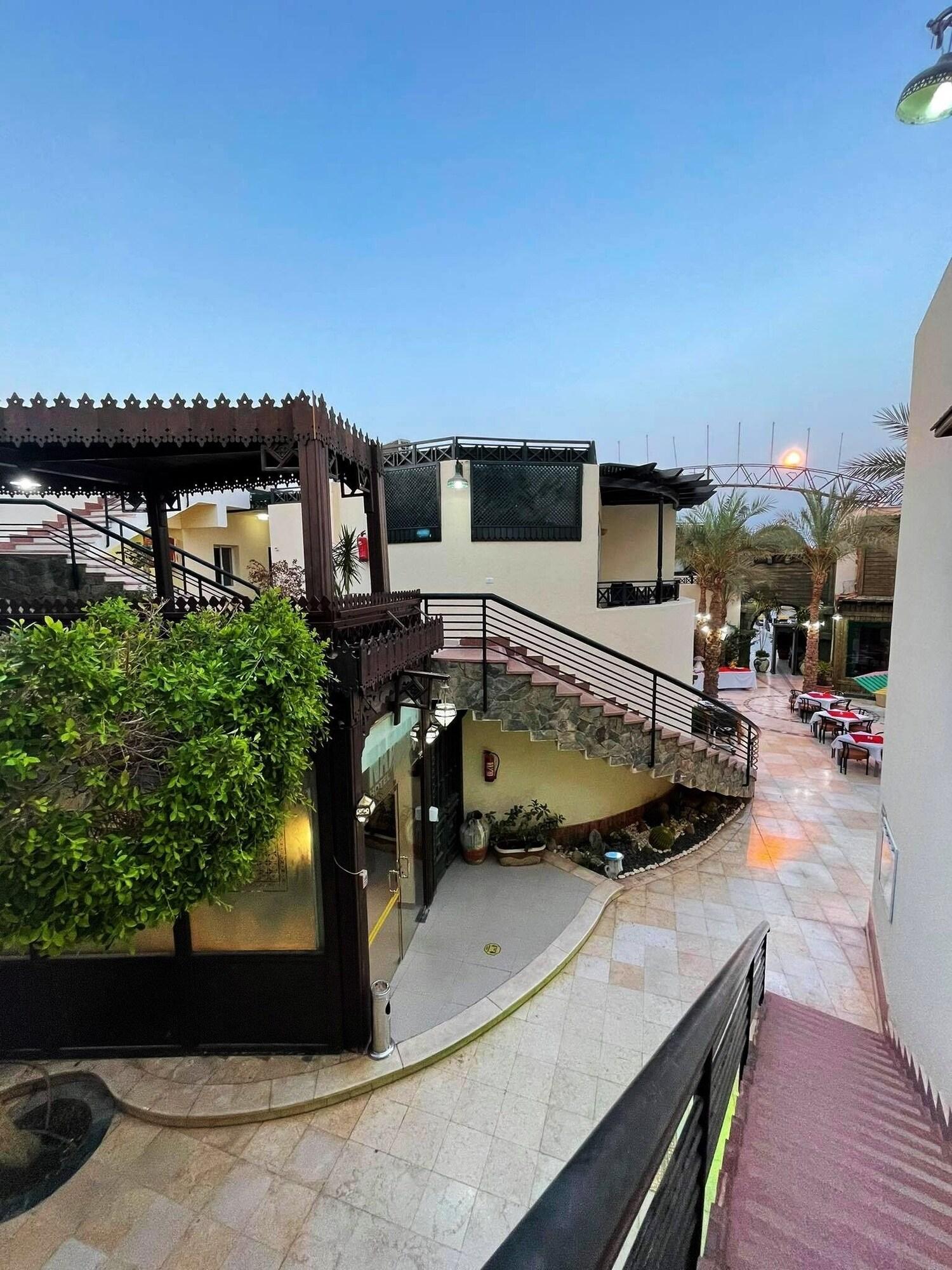 Vista Exterior Naama Inn