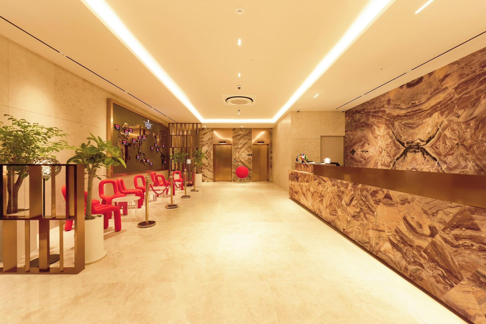 Vista Lobby Capace Hotel