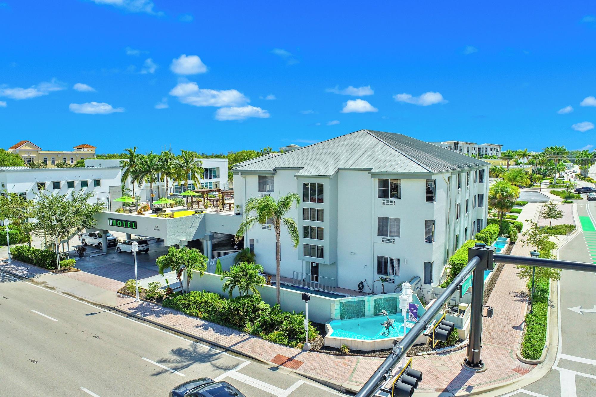 Varios Naples Park Central Hotel