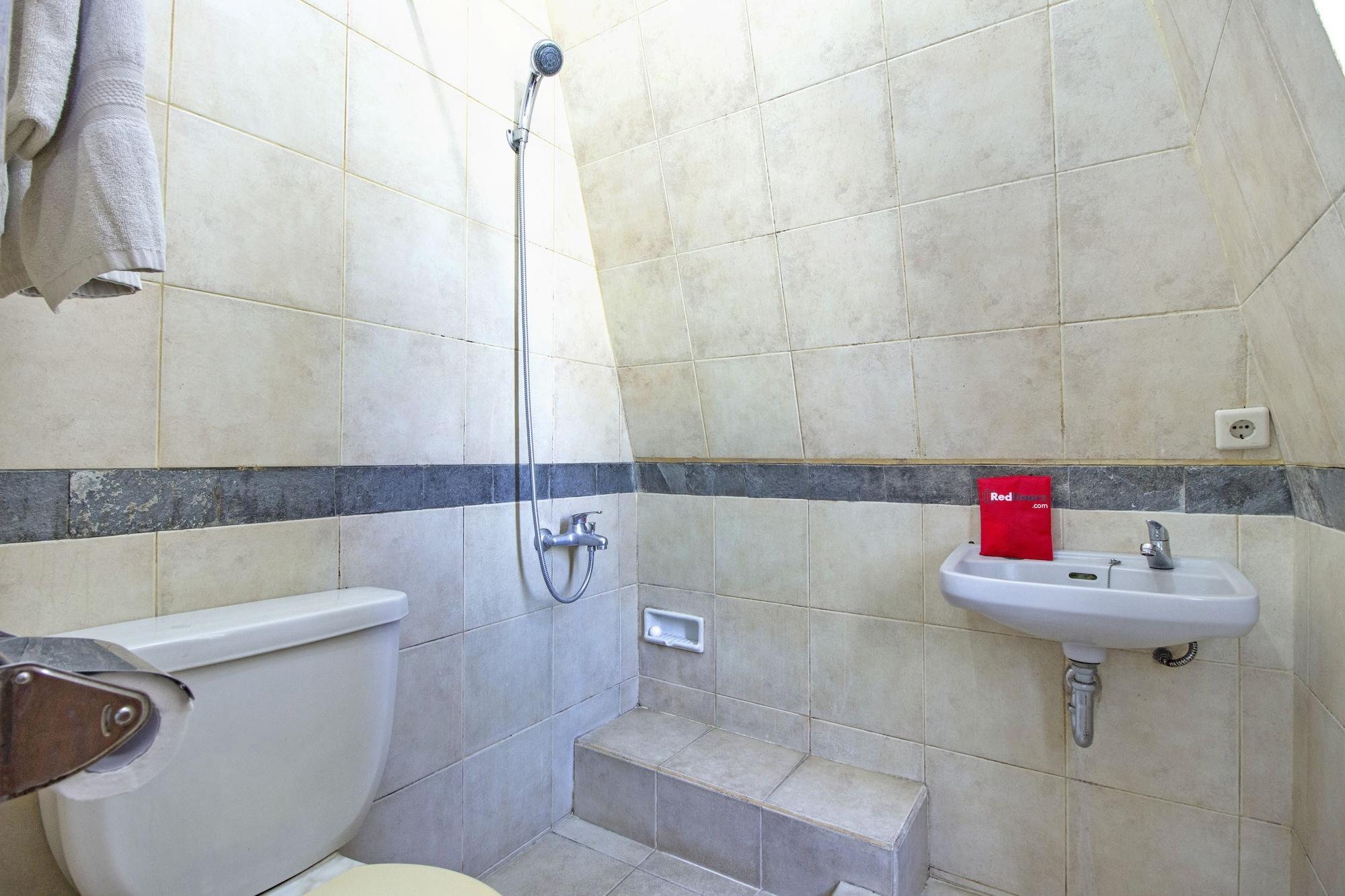 Equipamiento de Habitación RedDoorz Plus near Parahyangan University