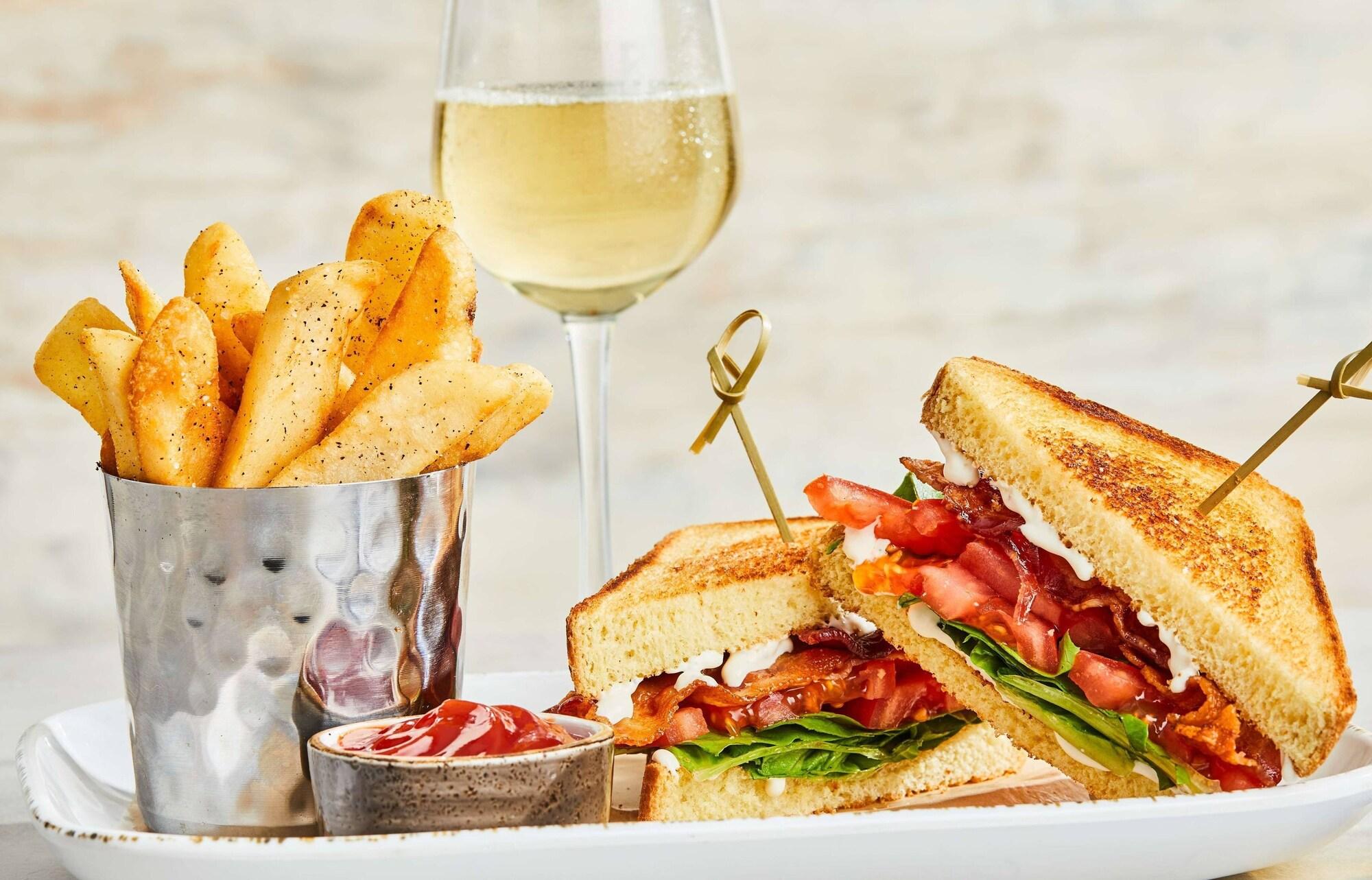 Restaurant Courtyard Marriott Aksarben Village