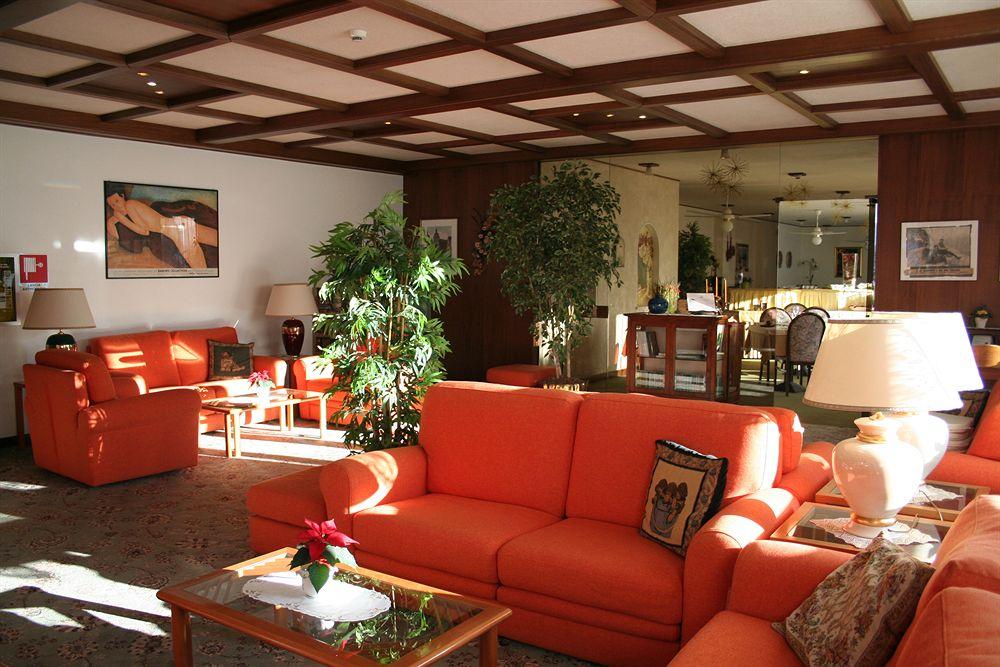 Vista Lobby Miralago