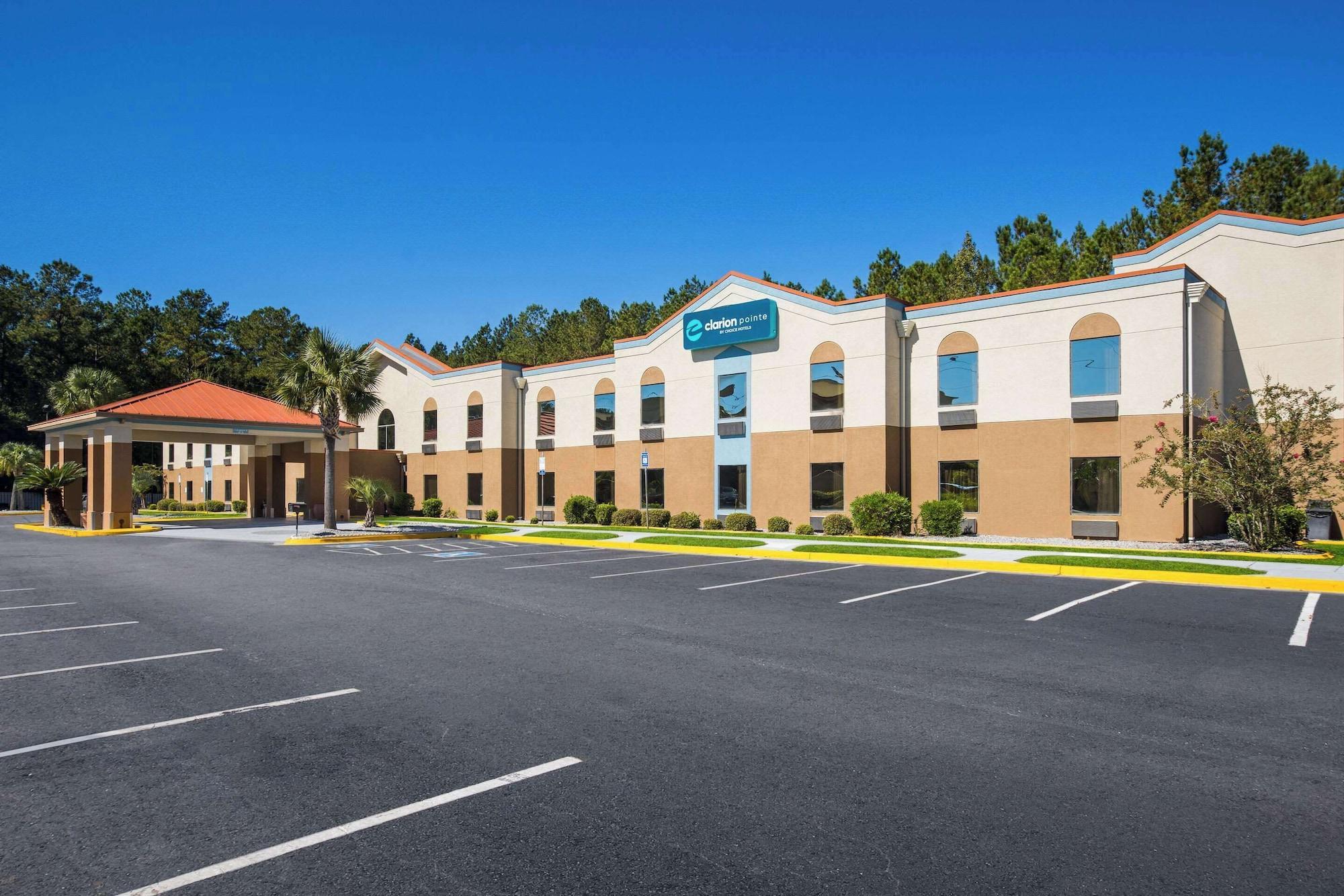 Varios Clarion Pointe Hinesville near Fort Stewart