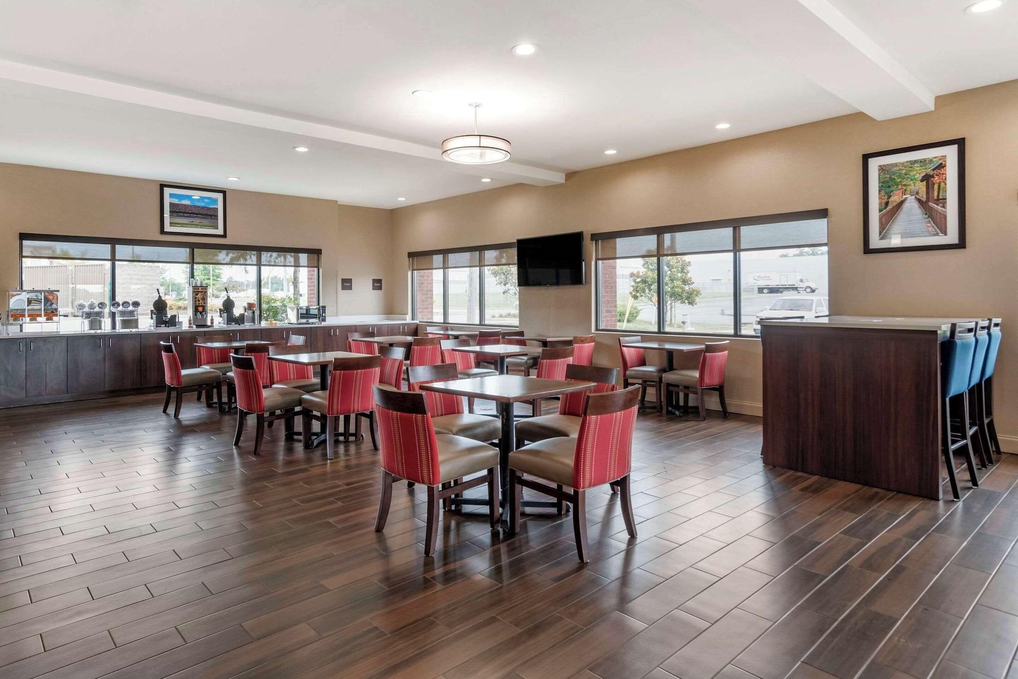 Restaurant Comfort Suites Pell City I-20 exit 158