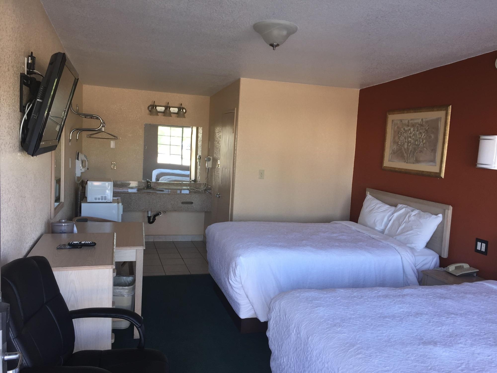 Varios Desert Inn