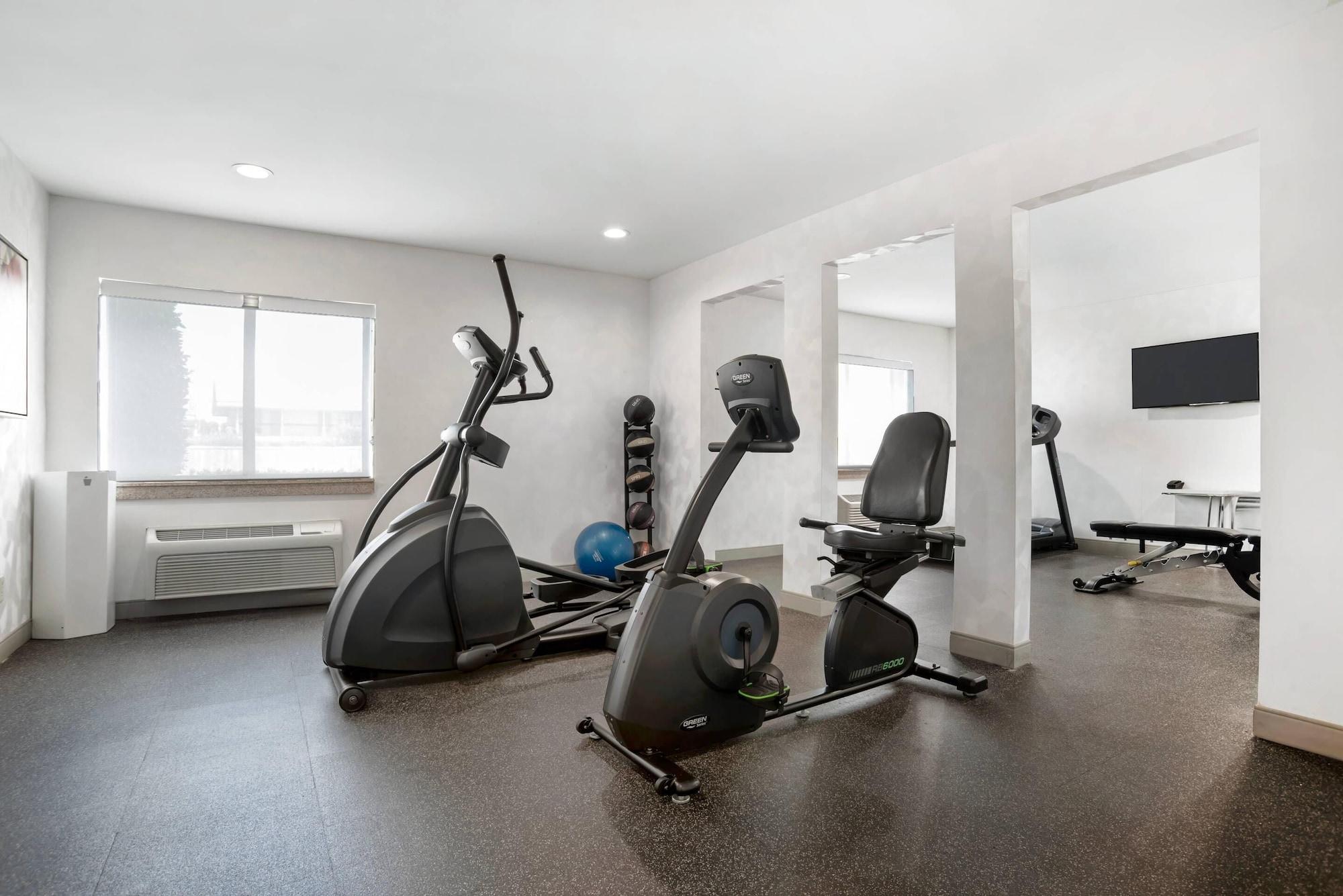 Gimnasio Country Inn & Suites by Radisson, Montgomery East I-85