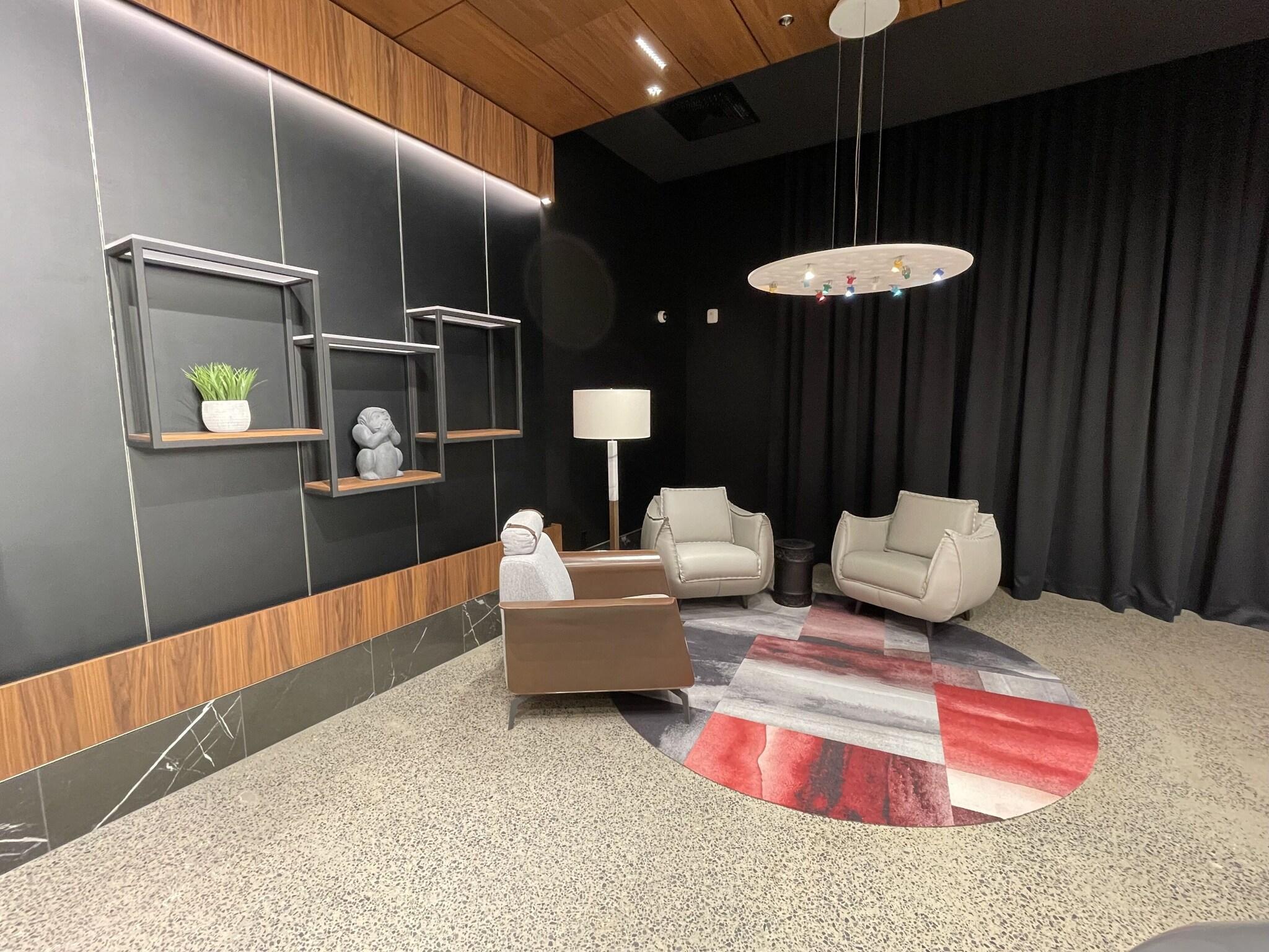 Vista Lobby Grand Times Hotel Laval - Centropolis