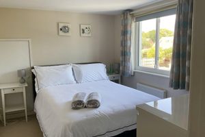 Alquiler Vacacional - 4 bedroom, 3 bath, walk to the beach, golf, shops, pubs. New Forest 3 miles.
