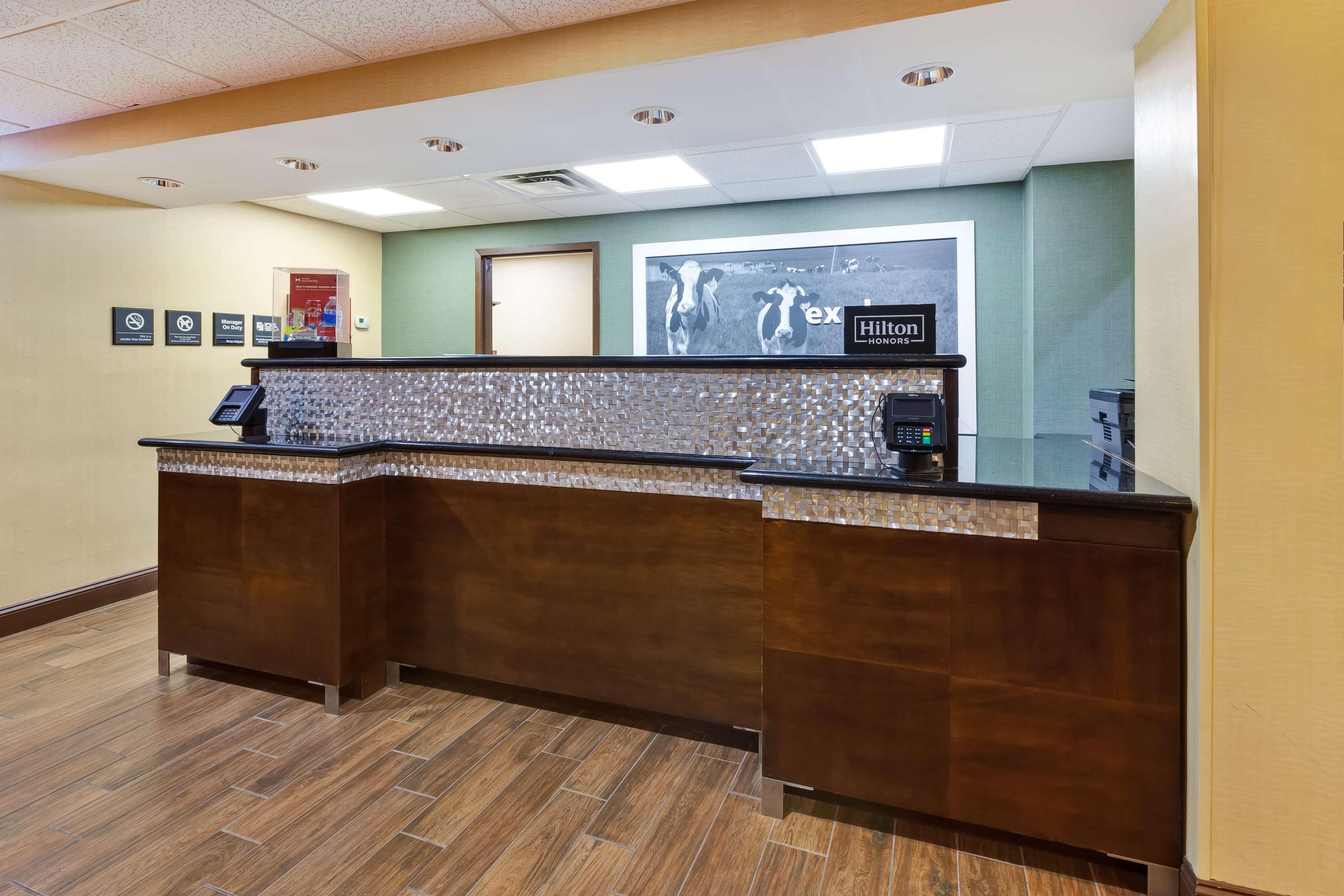 Vista Lobby Hampton Inn Cincinnati Airport - North