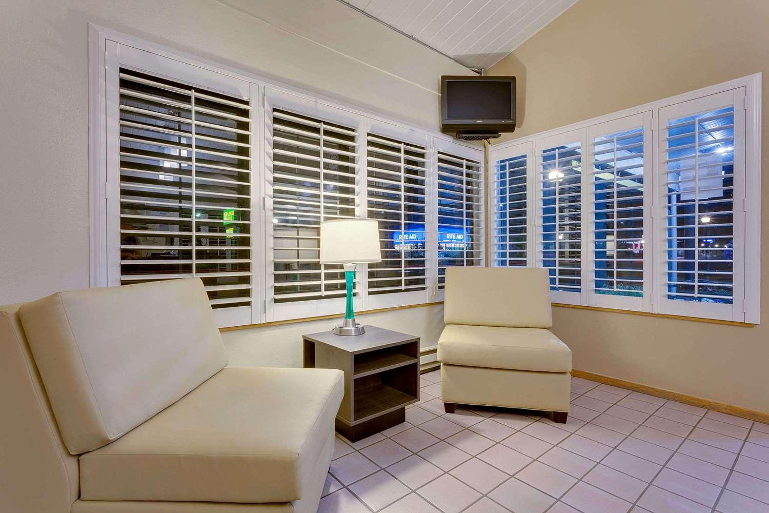 Vista Lobby Super 8 by Wyndham Alturas