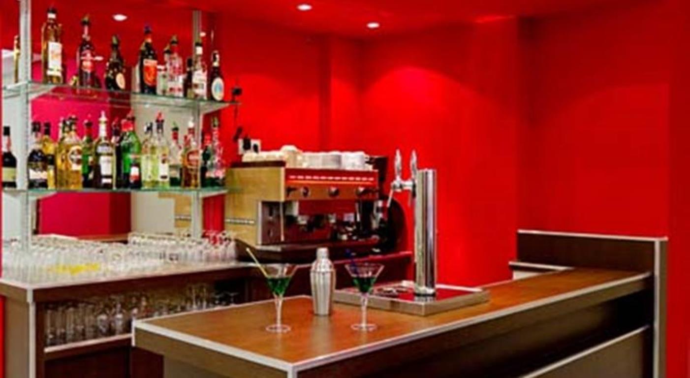 Bar/Salón Hotel St-Etienne