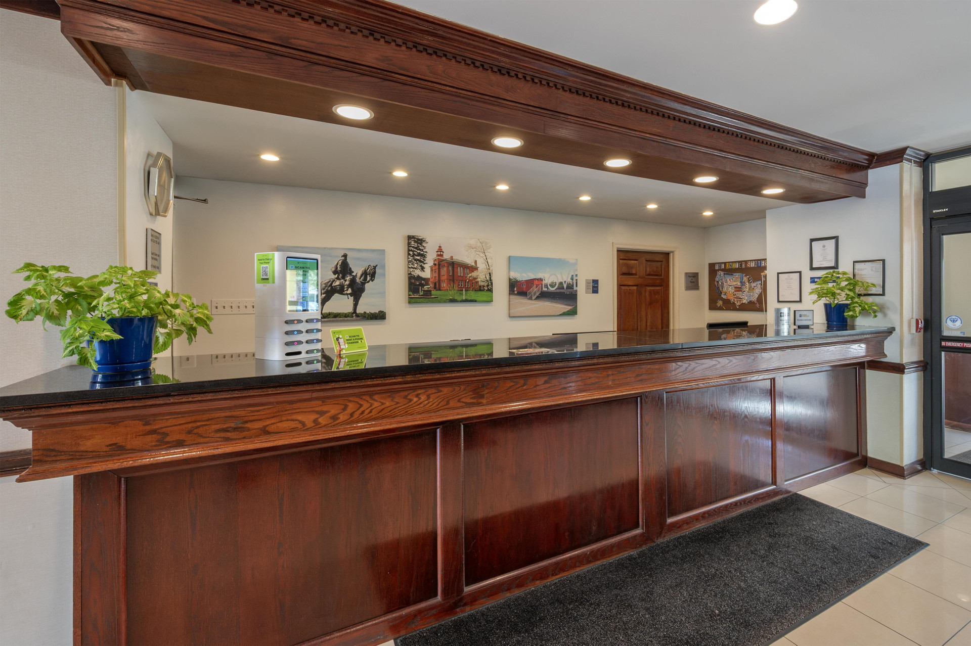 Vista Lobby Best Western Battlefield Inn