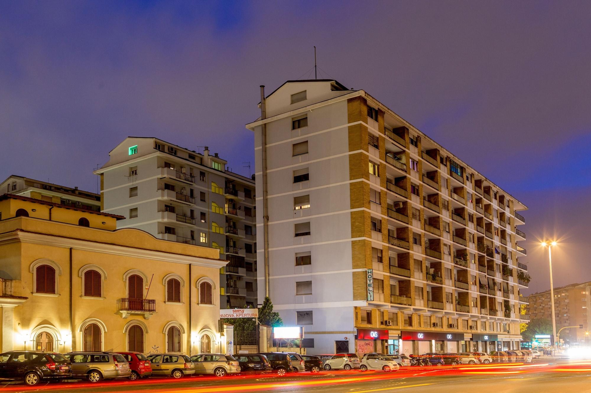 Vista Exterior Radio Hotel